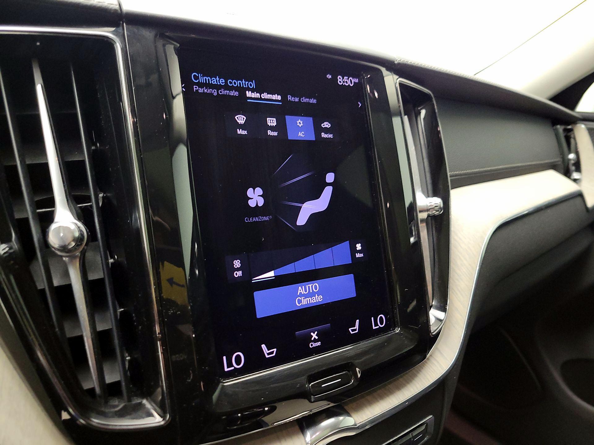 Thumbnail: 2021 Volvo XC60 - 17