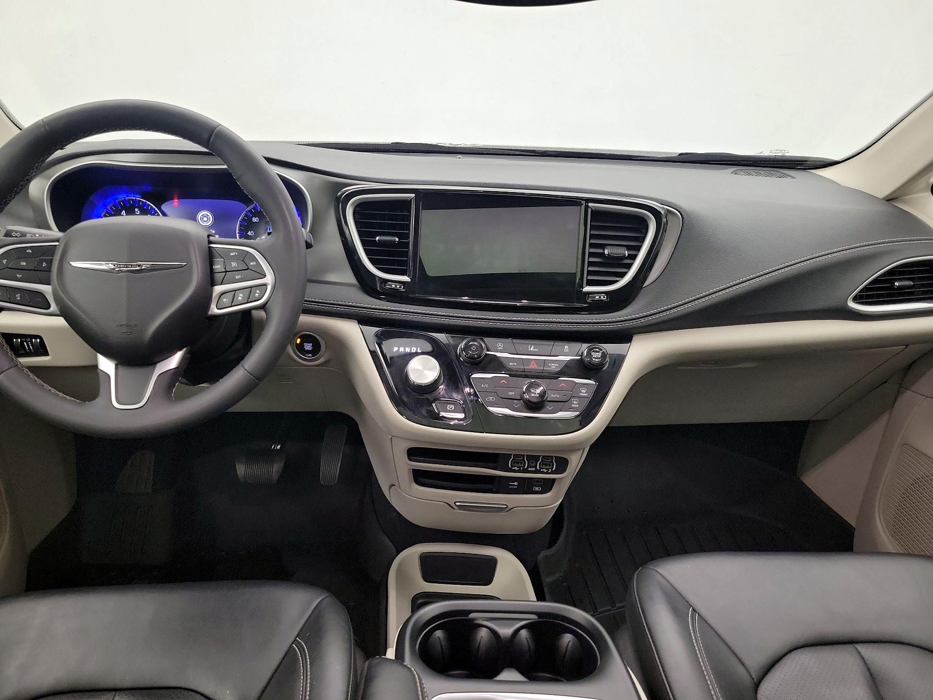 Thumbnail: 2022 Chrysler Pacifica - 9
