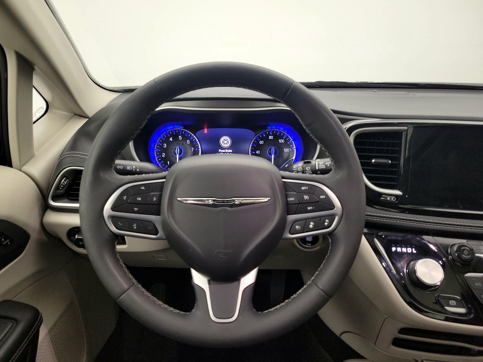 Thumbnail: 2022 Chrysler Pacifica - 10