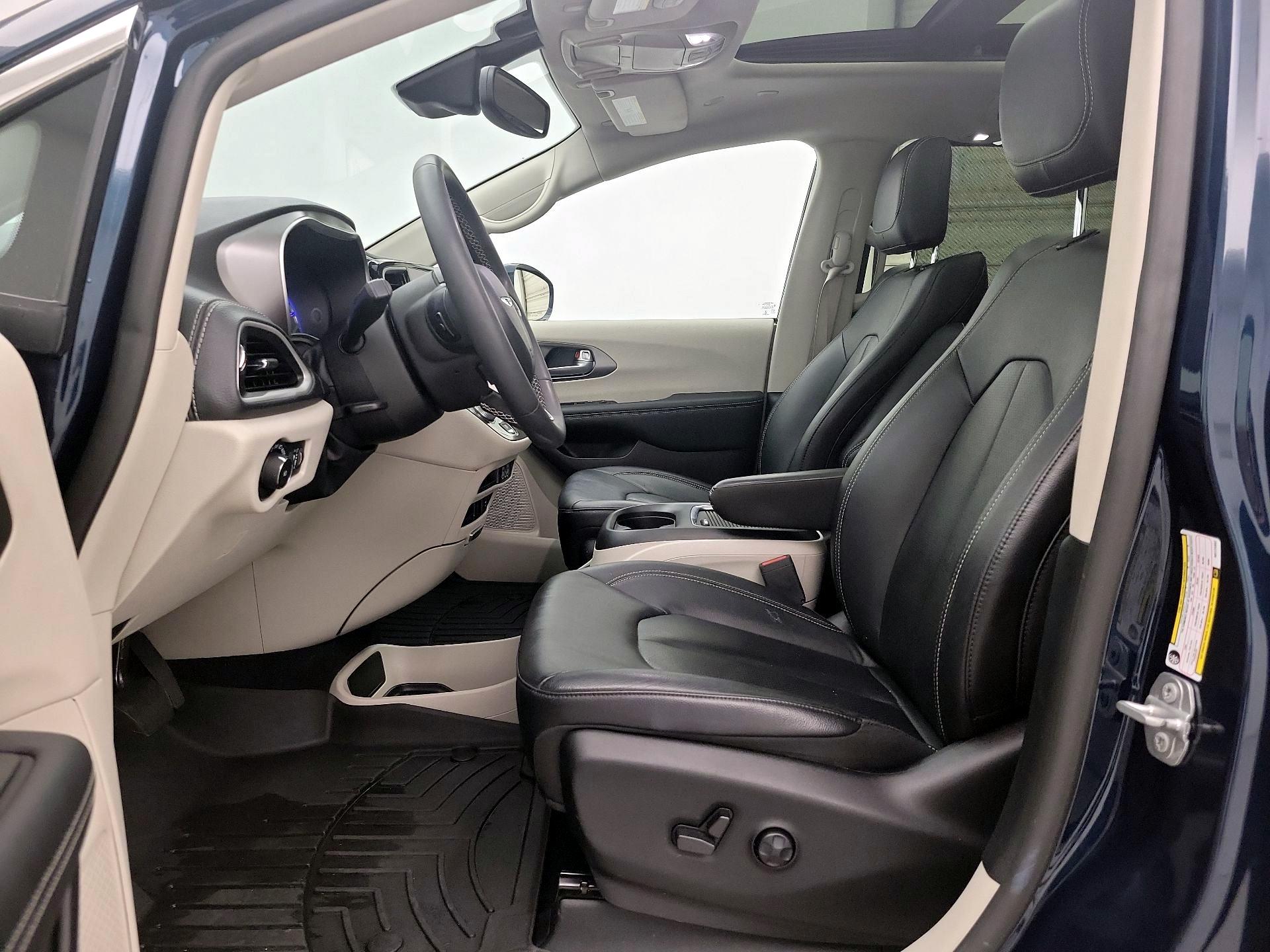 Thumbnail: 2022 Chrysler Pacifica - 11