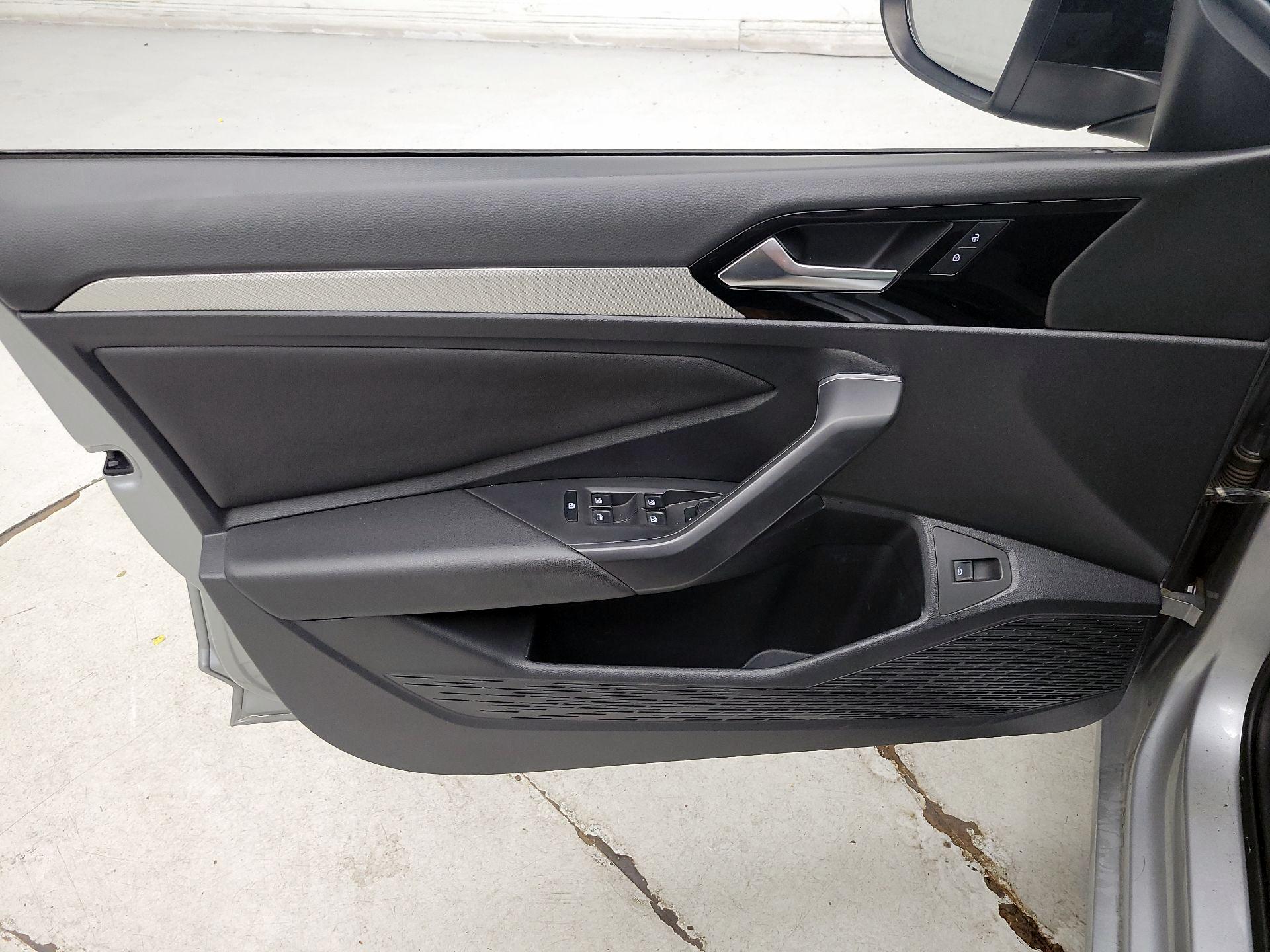 Thumbnail: 2019 Volkswagen Jetta - 12