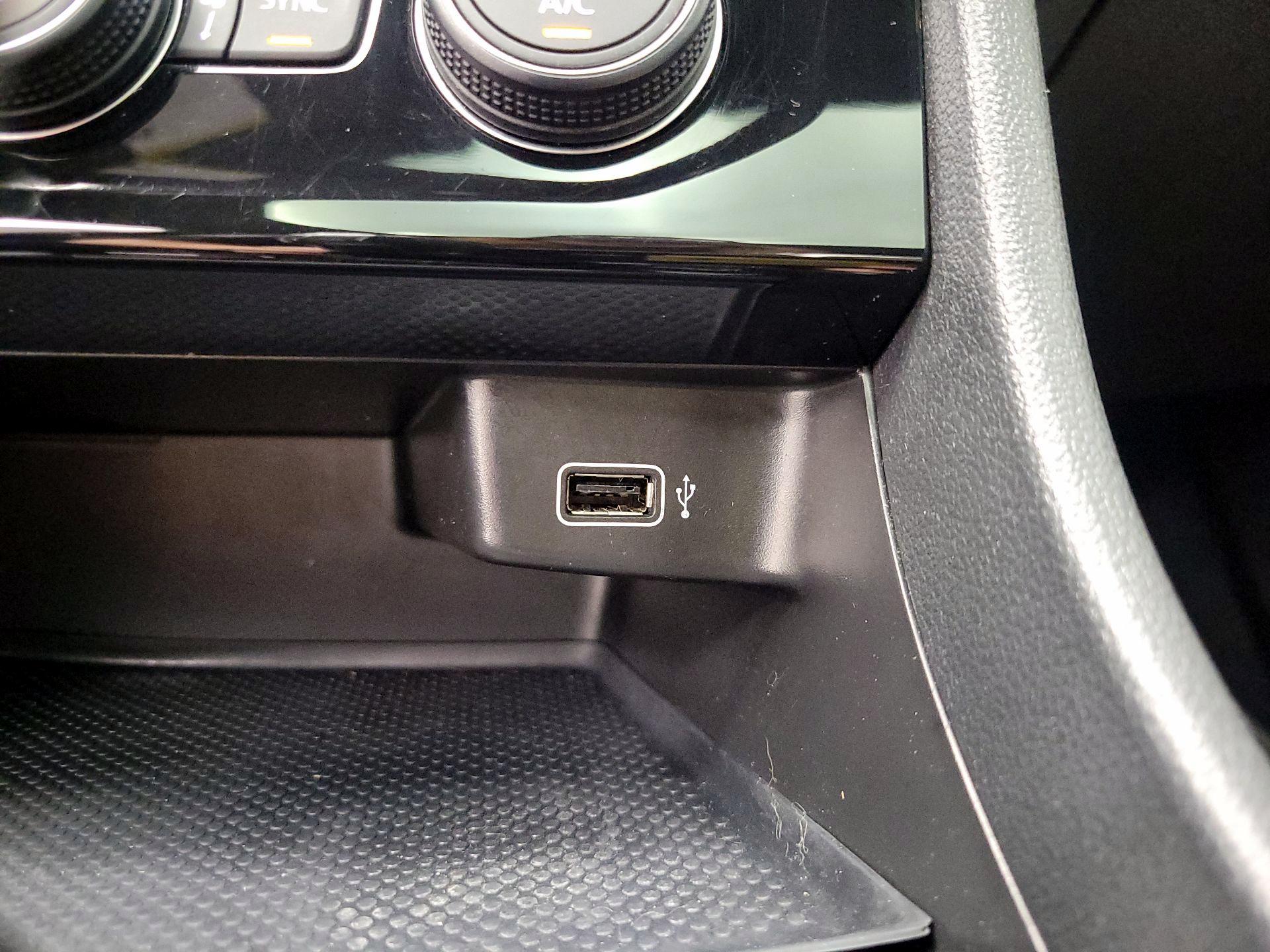 Thumbnail: 2019 Volkswagen Jetta - 18