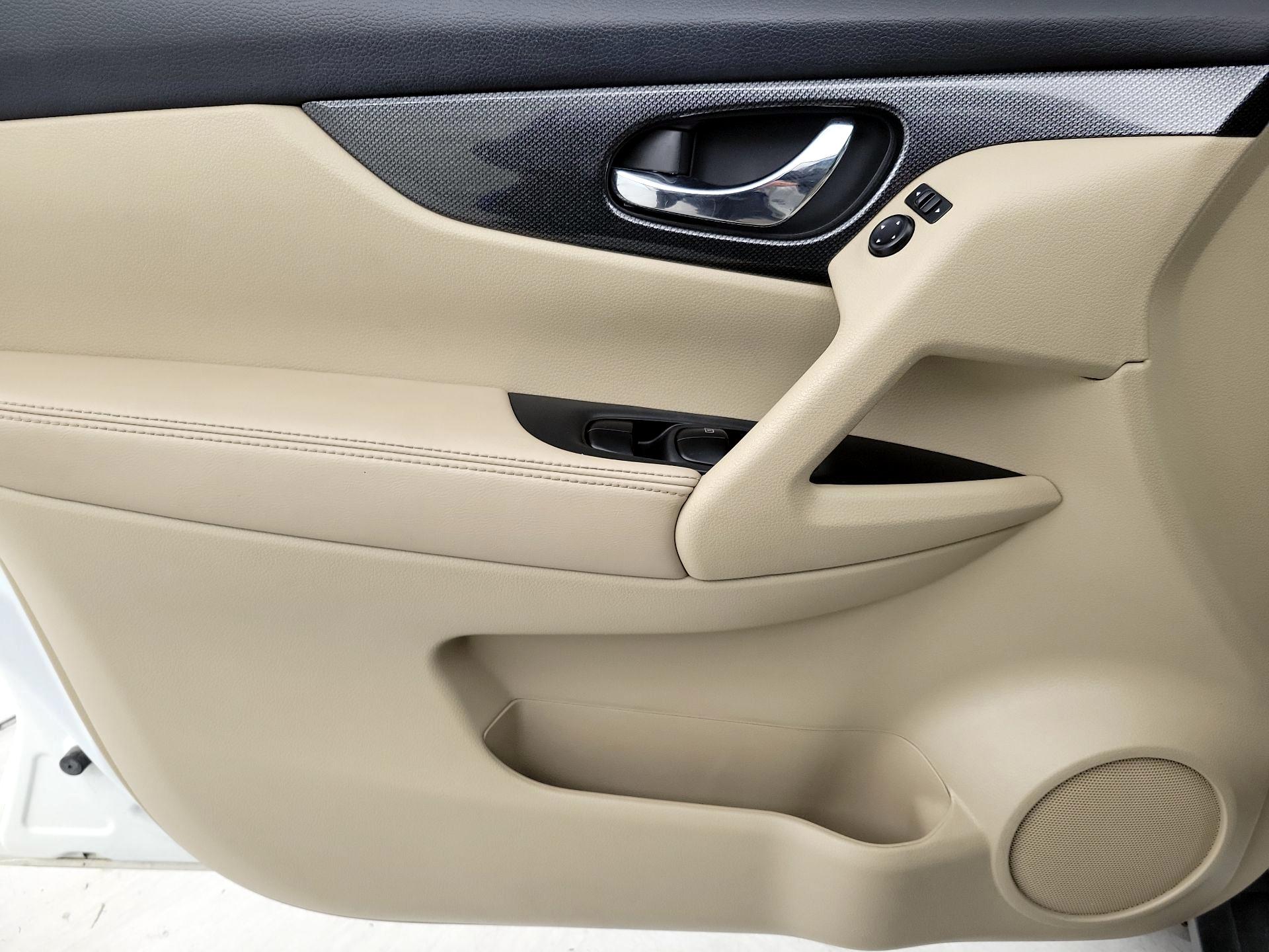 Thumbnail: 2016 Nissan Rogue - 12