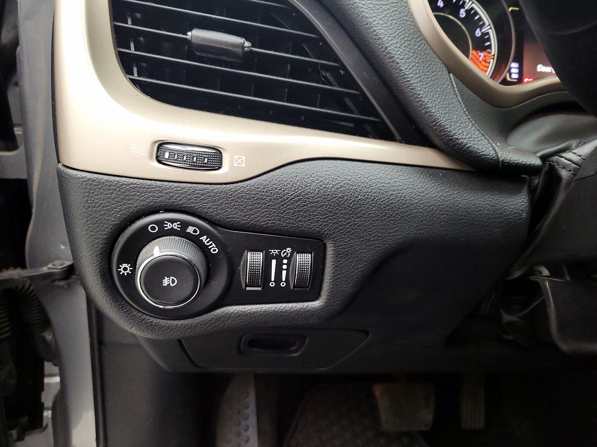 Thumbnail: 2015 Jeep Cherokee - 13