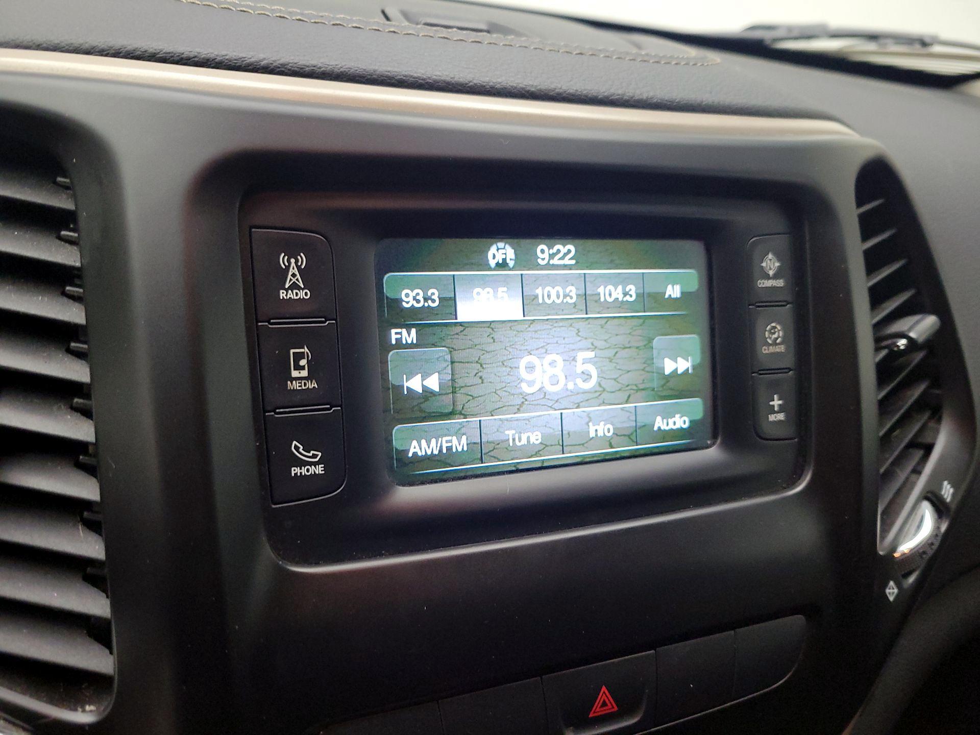 Thumbnail: 2015 Jeep Cherokee - 15