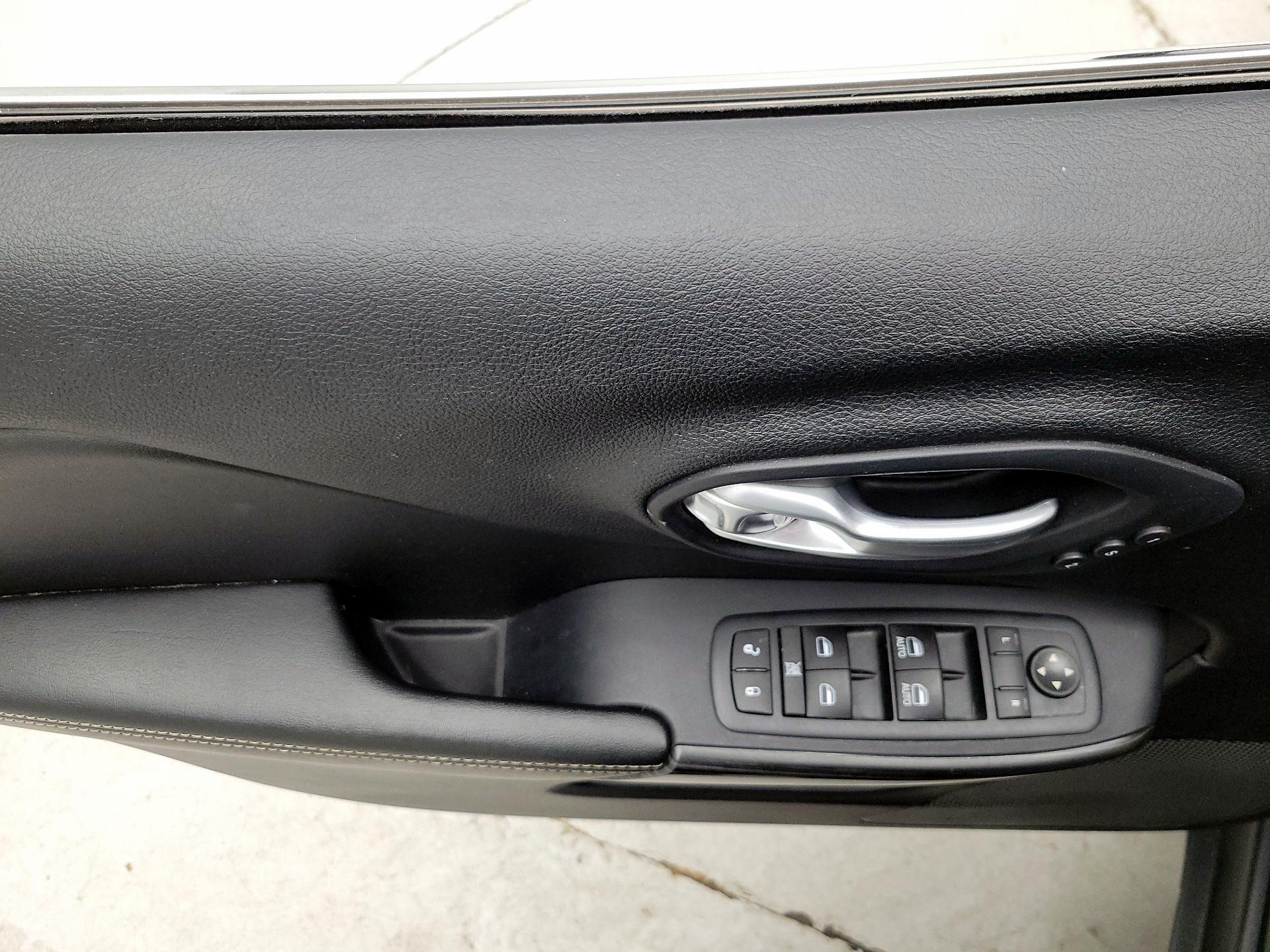 Thumbnail: 2016 Jeep Cherokee - 10