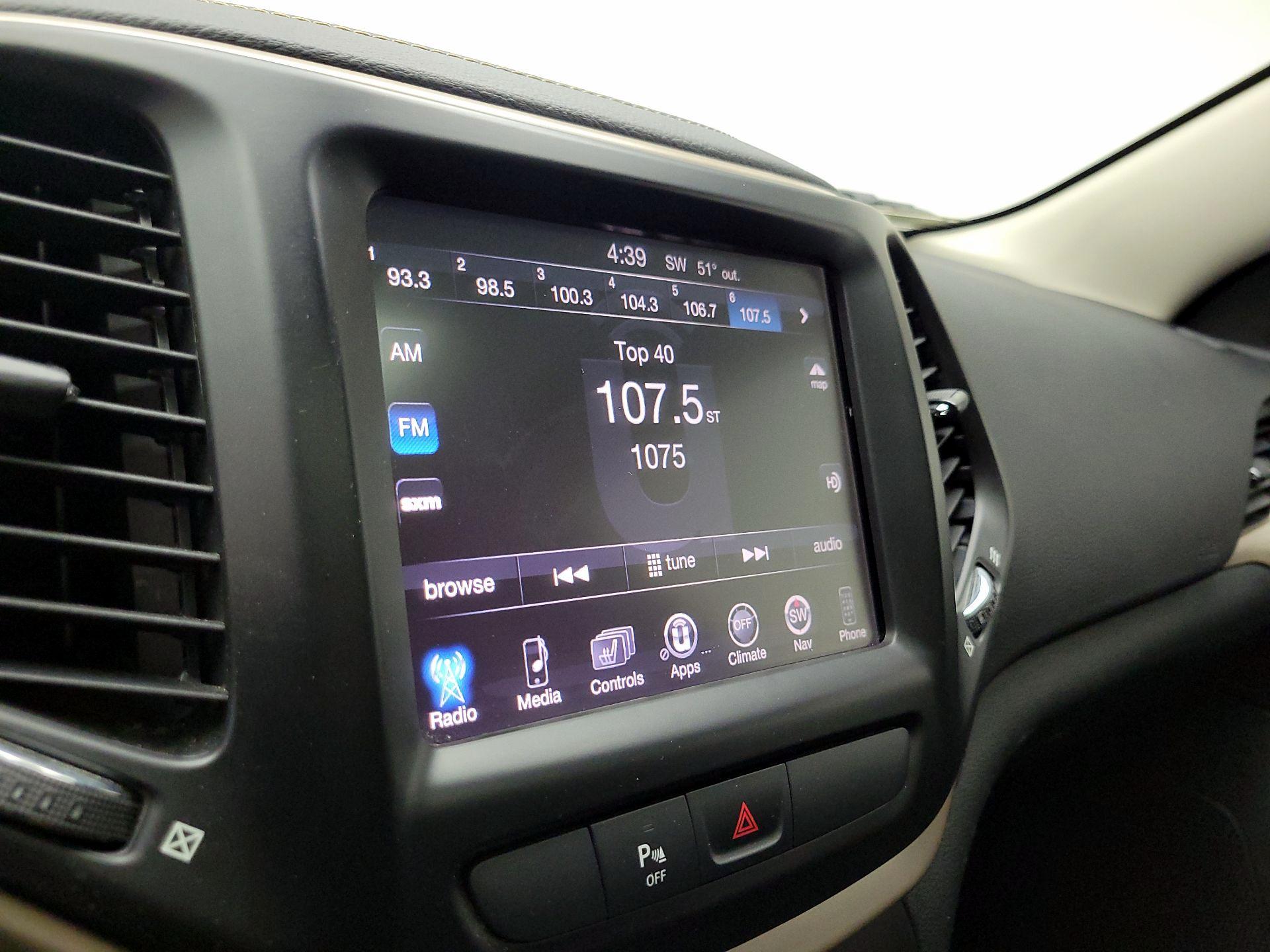 Thumbnail: 2016 Jeep Cherokee - 14