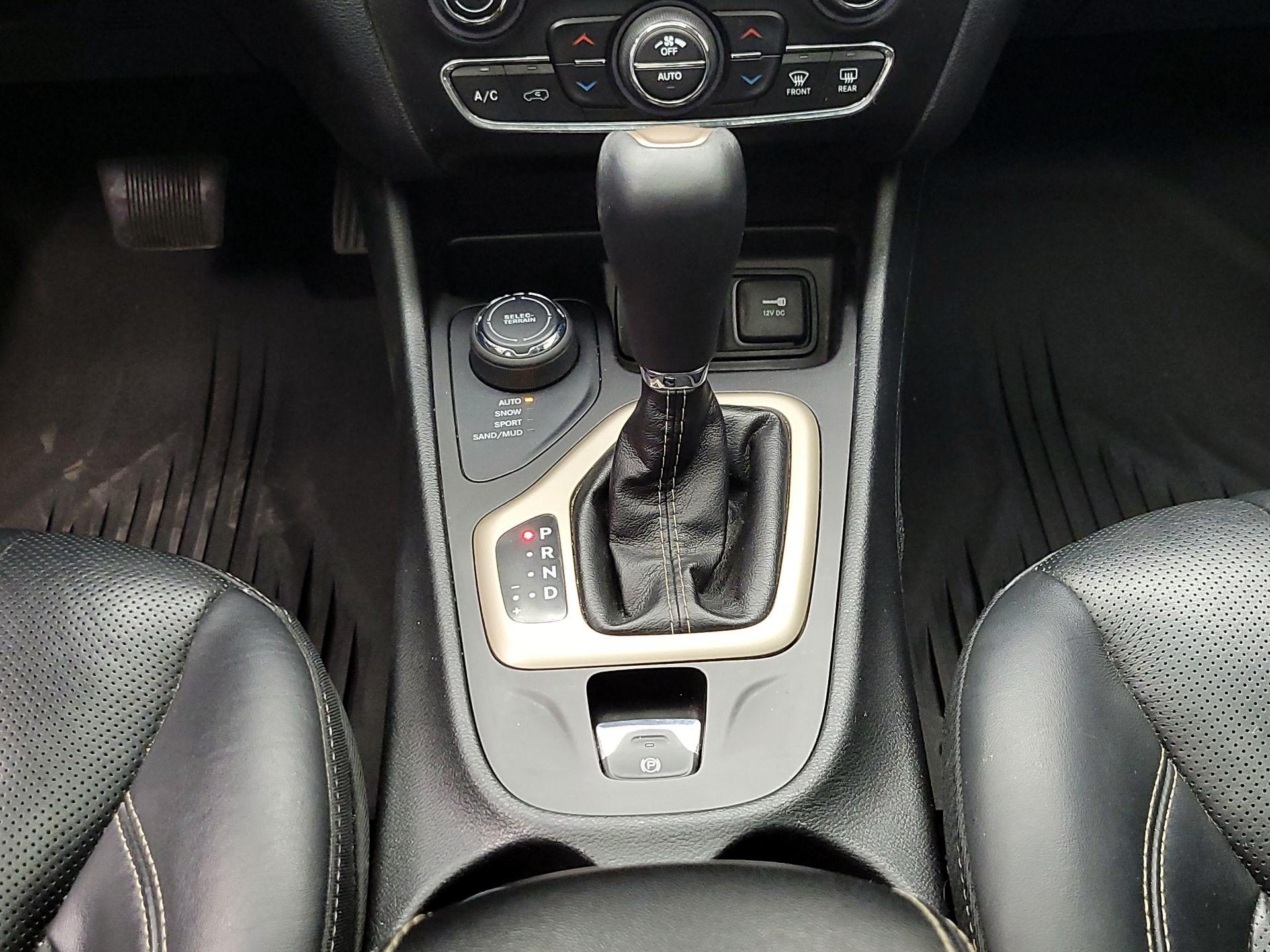 Thumbnail: 2016 Jeep Cherokee - 16
