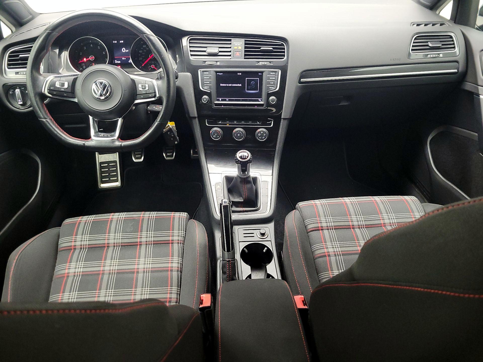 Thumbnail: 2017 Volkswagen Golf - 9