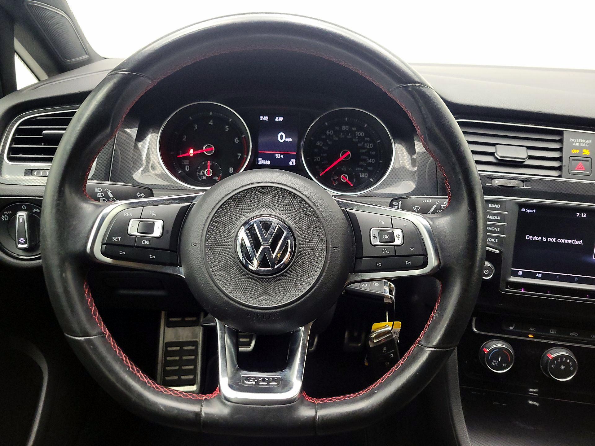 Thumbnail: 2017 Volkswagen Golf - 10