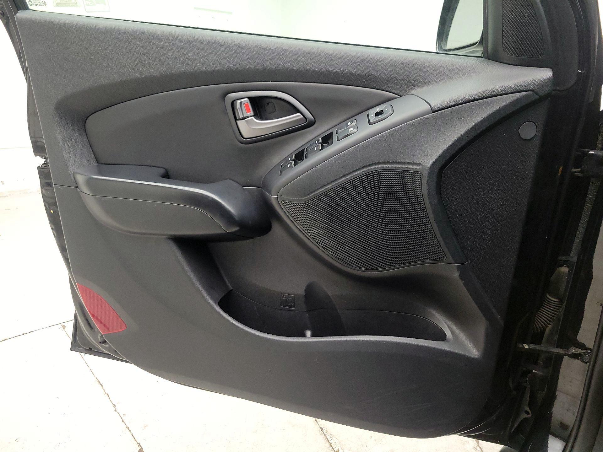 Thumbnail: 2015 Hyundai Tucson - 10