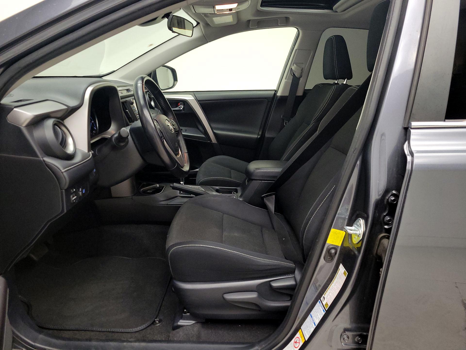 Thumbnail: 2016 Toyota RAV4 - 11