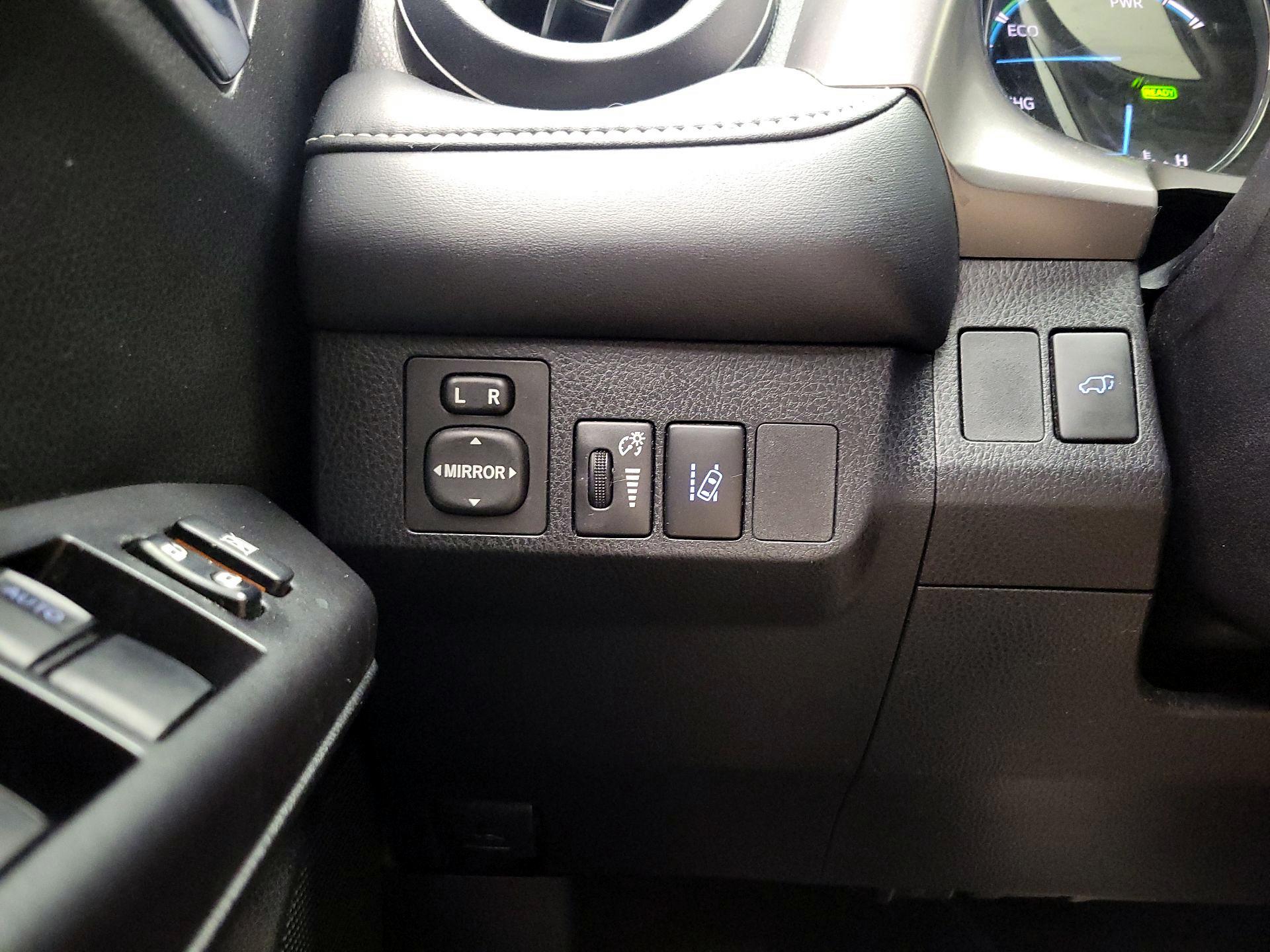 Thumbnail: 2016 Toyota RAV4 - 13