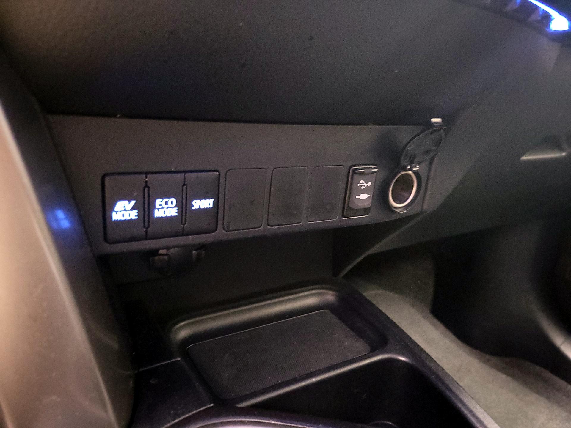 Thumbnail: 2016 Toyota RAV4 - 19