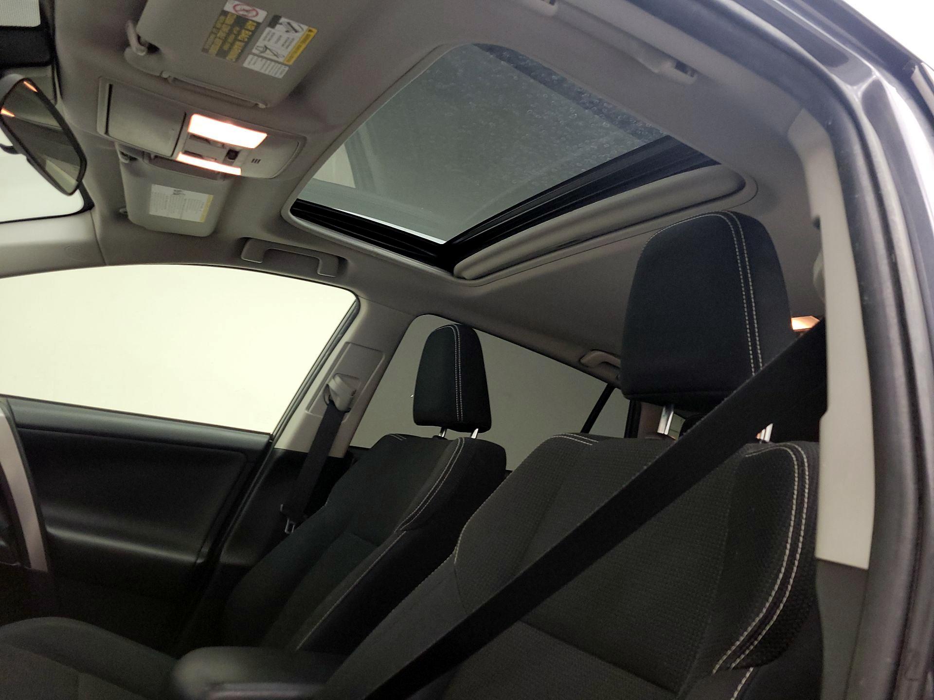 Thumbnail: 2016 Toyota RAV4 - 20