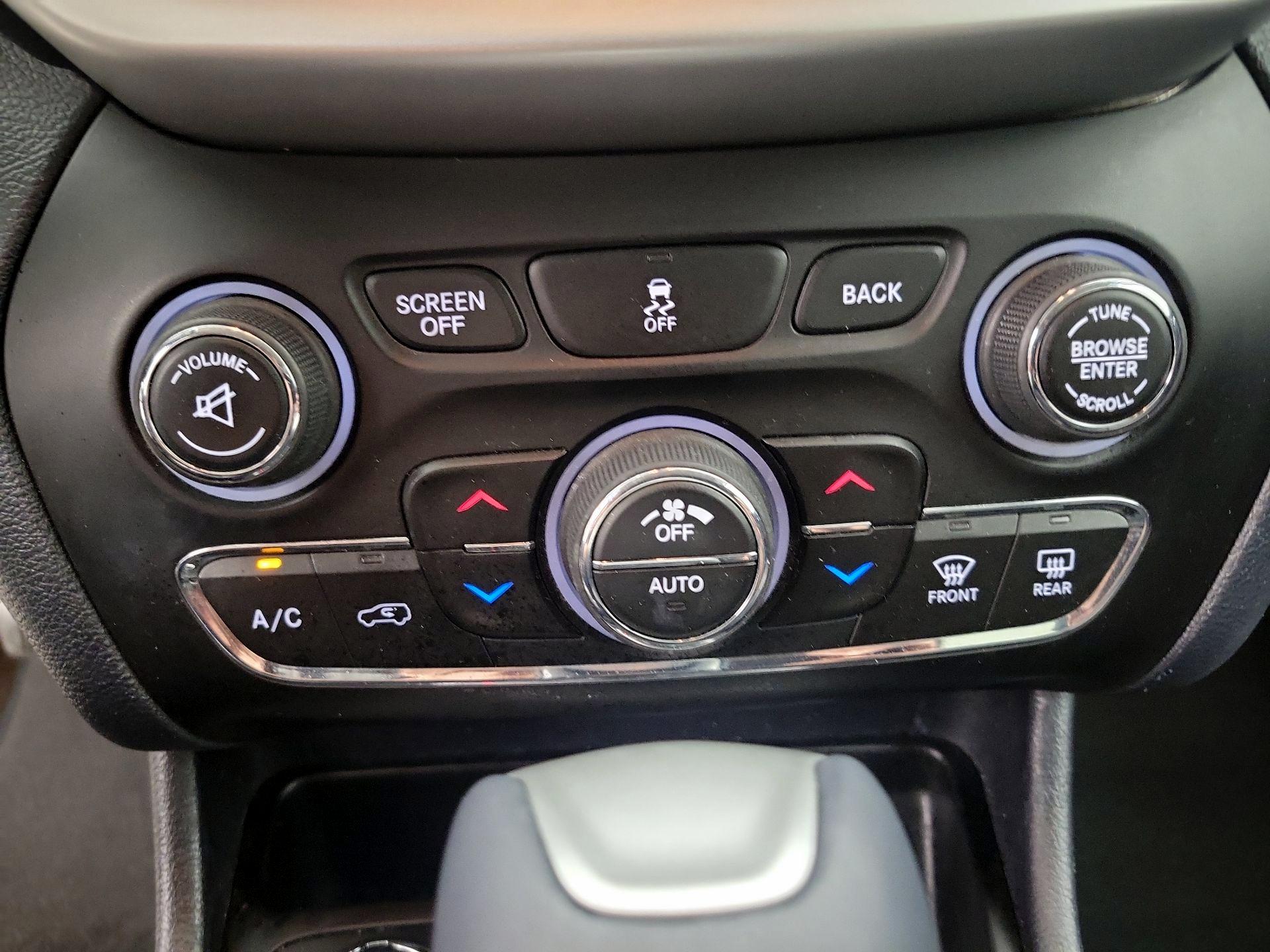 Thumbnail: 2014 Jeep Cherokee - 16