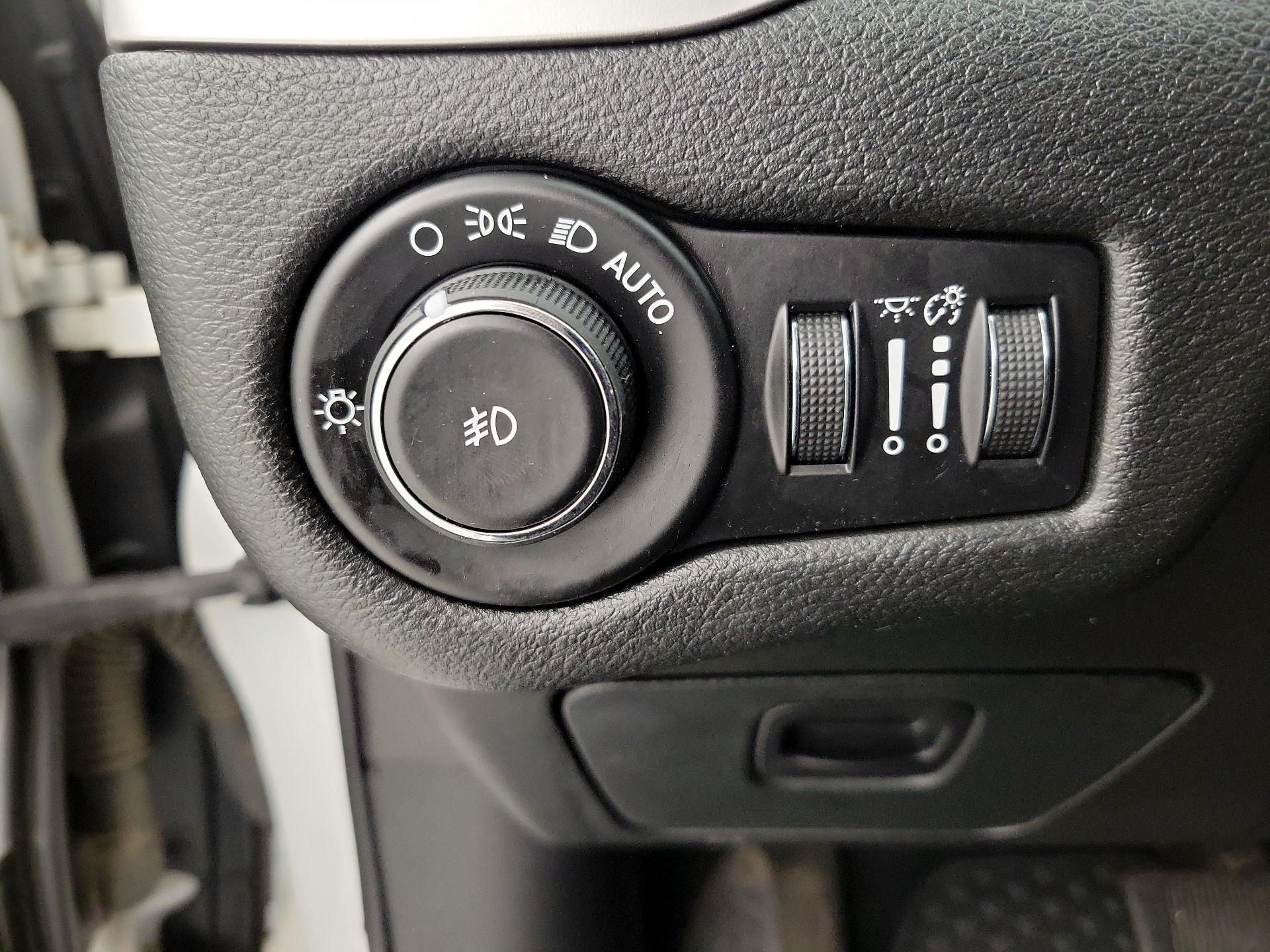 Thumbnail: 2015 Jeep Cherokee - 13