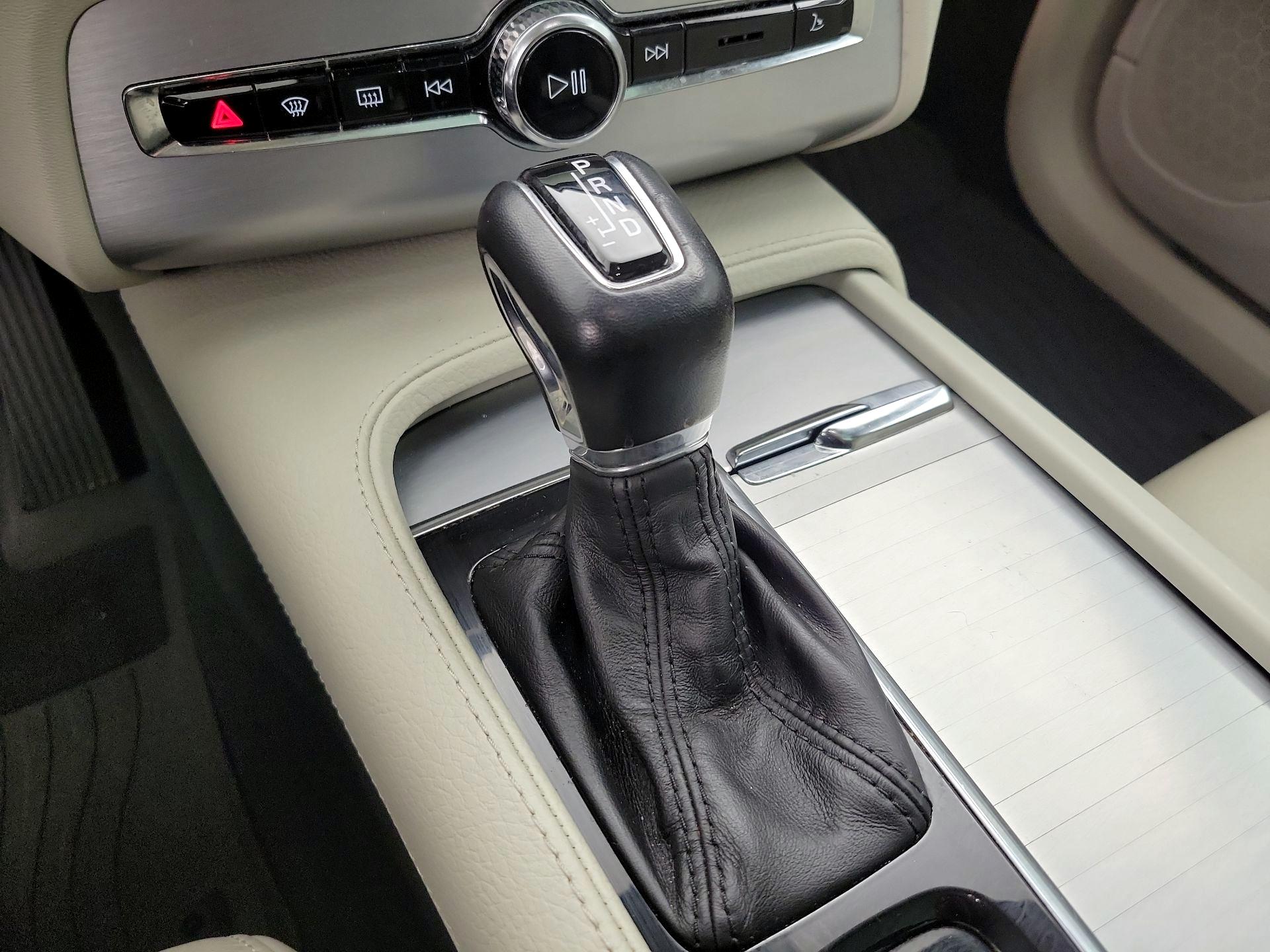 Thumbnail: 2018 Volvo XC90 - 17