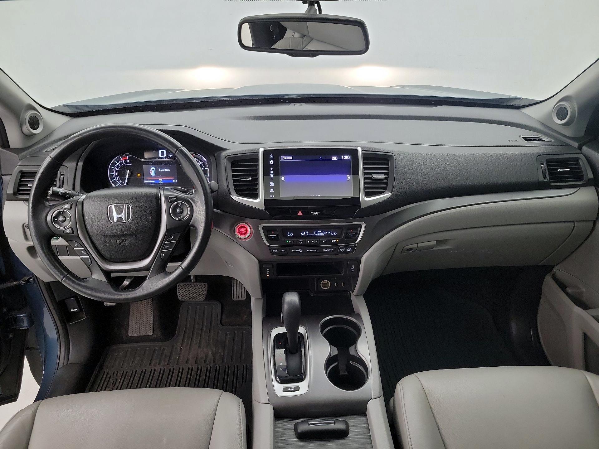 Thumbnail: 2017 Honda Pilot - 9