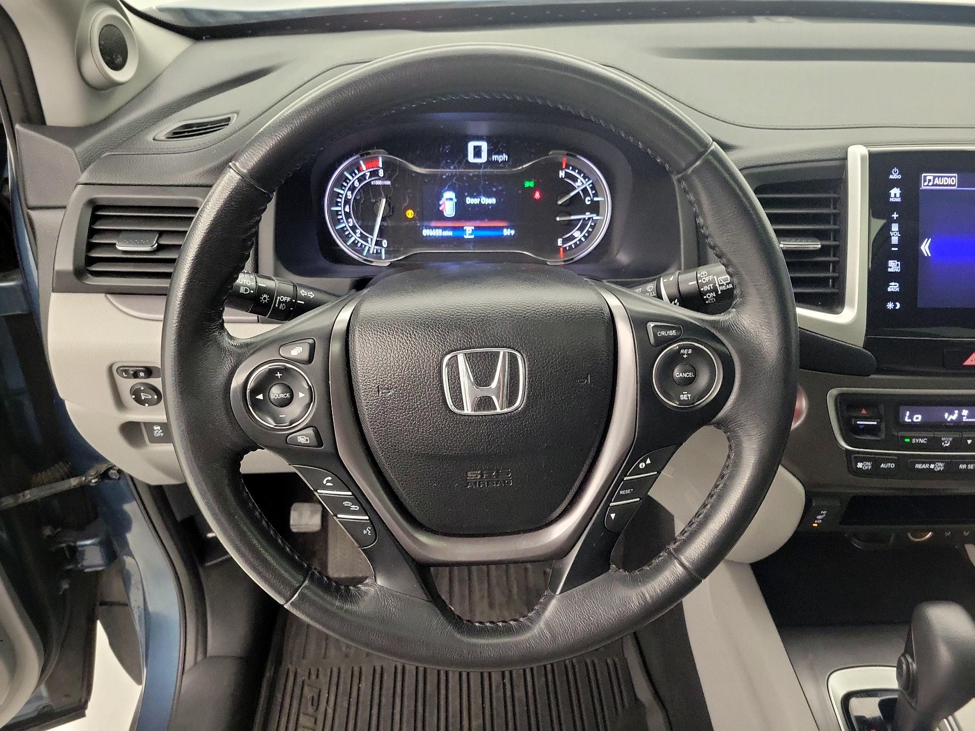 Thumbnail: 2017 Honda Pilot - 10
