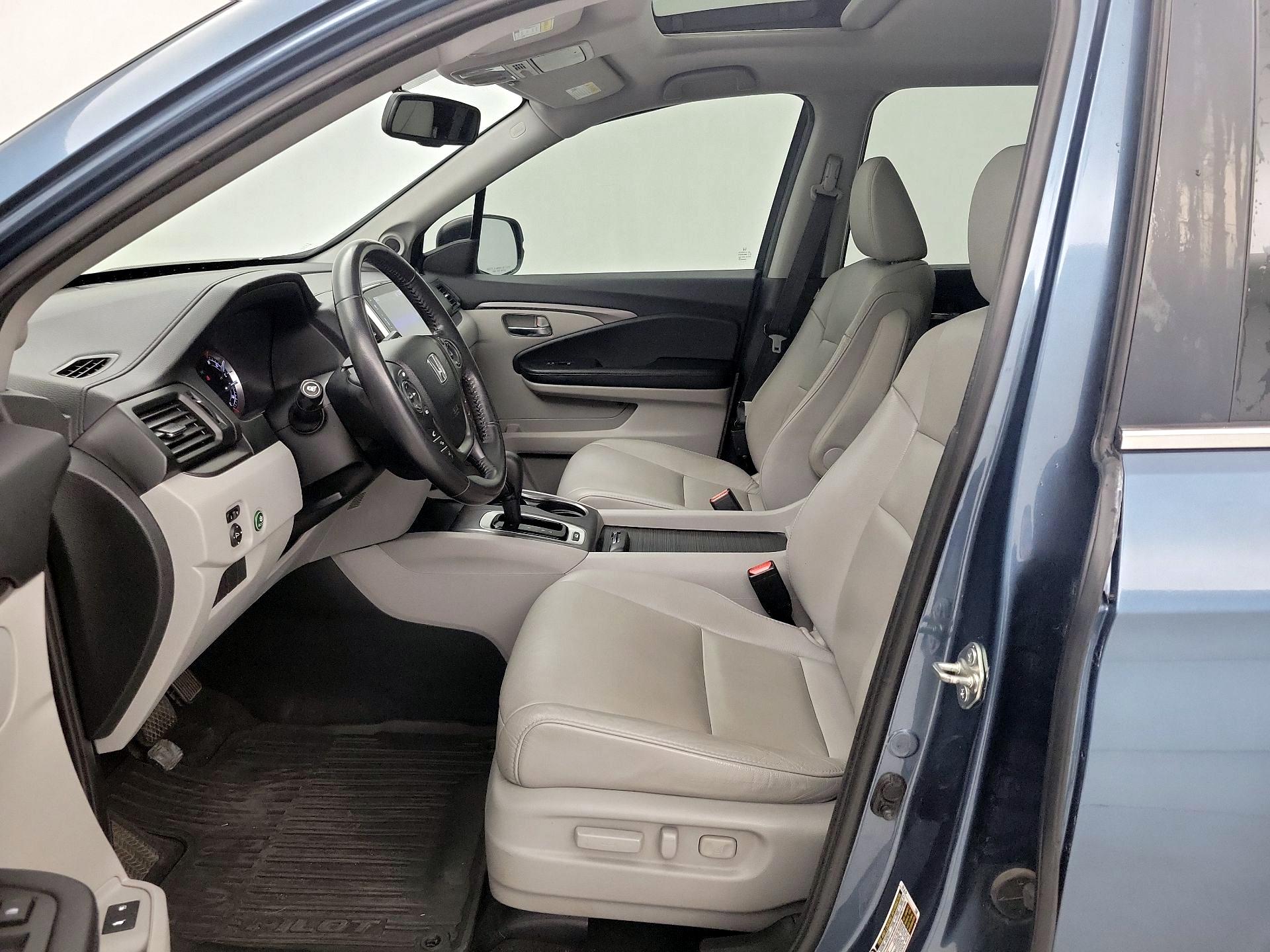 Thumbnail: 2017 Honda Pilot - 11