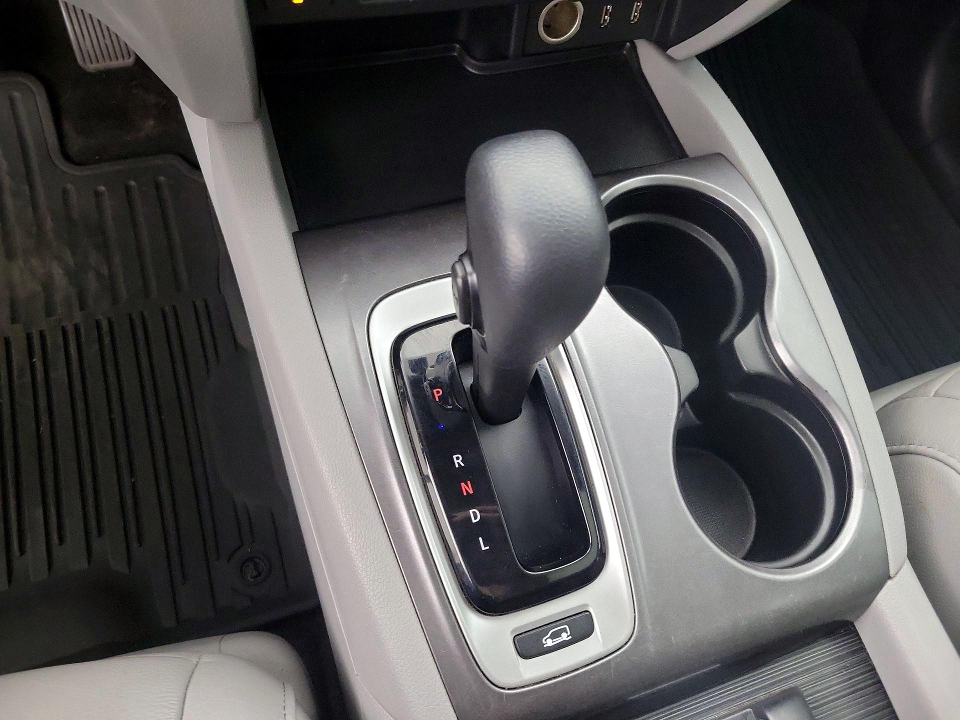 Thumbnail: 2017 Honda Pilot - 17