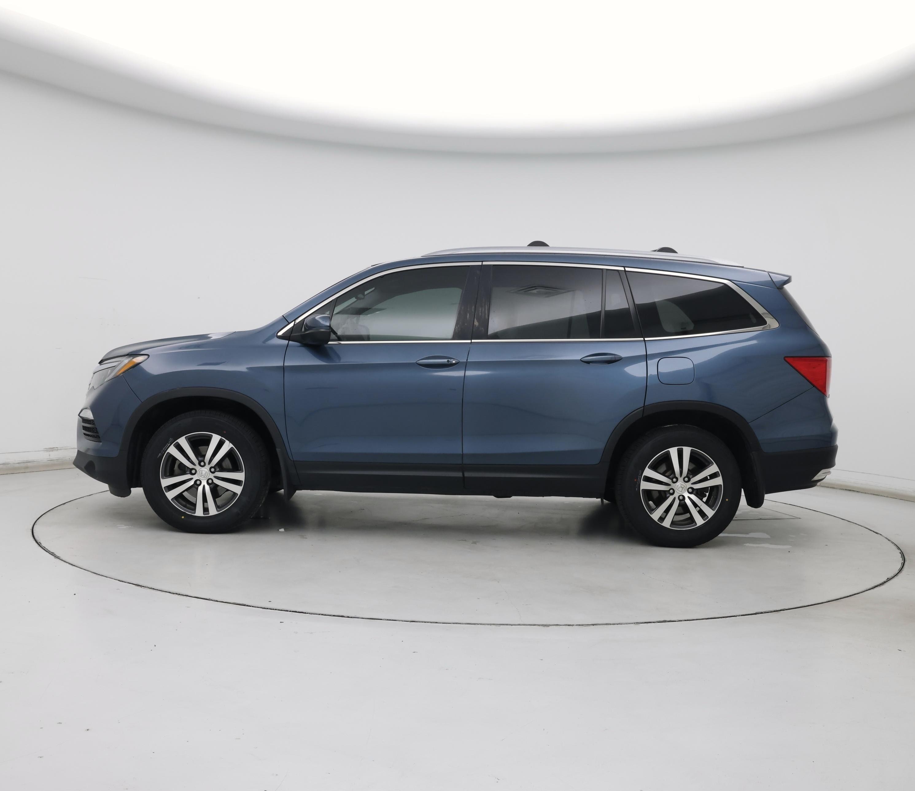 Thumbnail: 2017 Honda Pilot - 3
