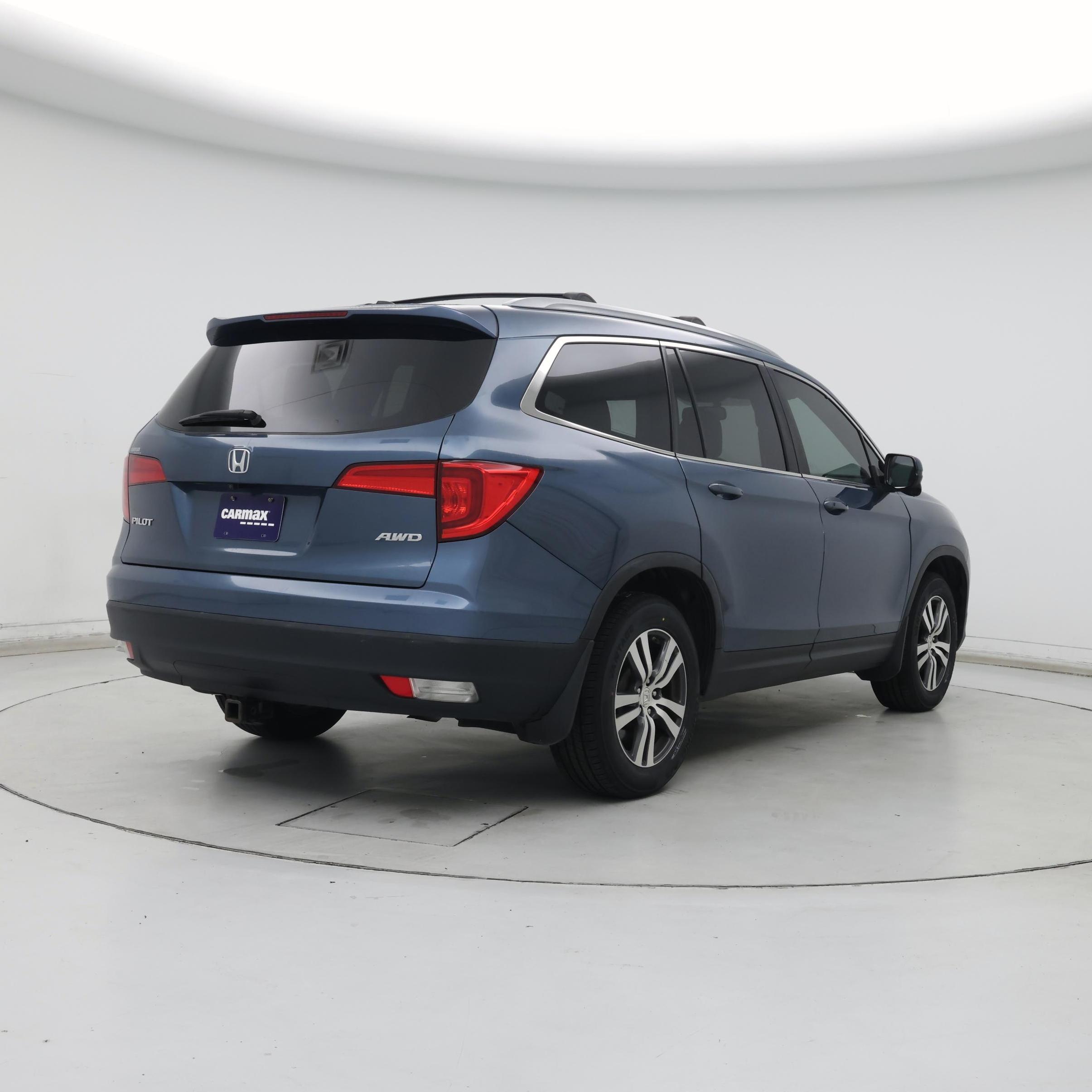Thumbnail: 2017 Honda Pilot - 8