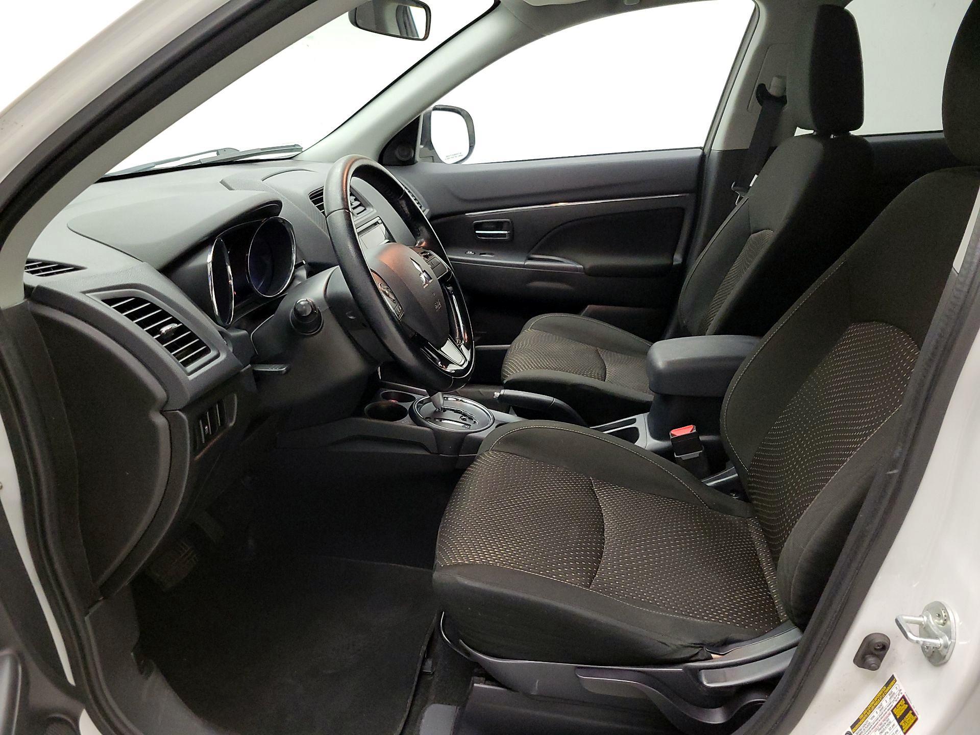 Thumbnail: 2016 Mitsubishi Outlander Sport - 9