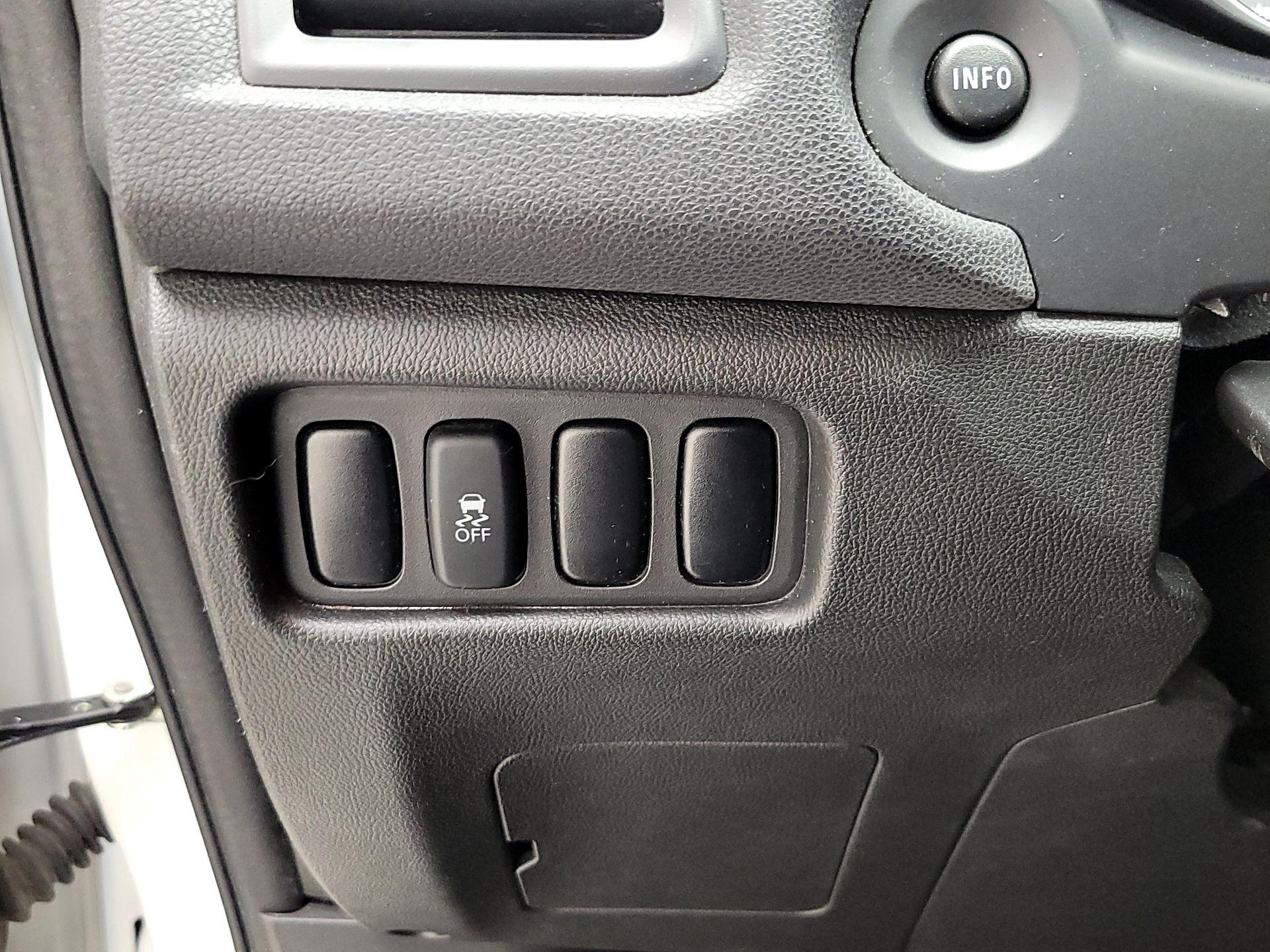 Thumbnail: 2016 Mitsubishi Outlander Sport - 11