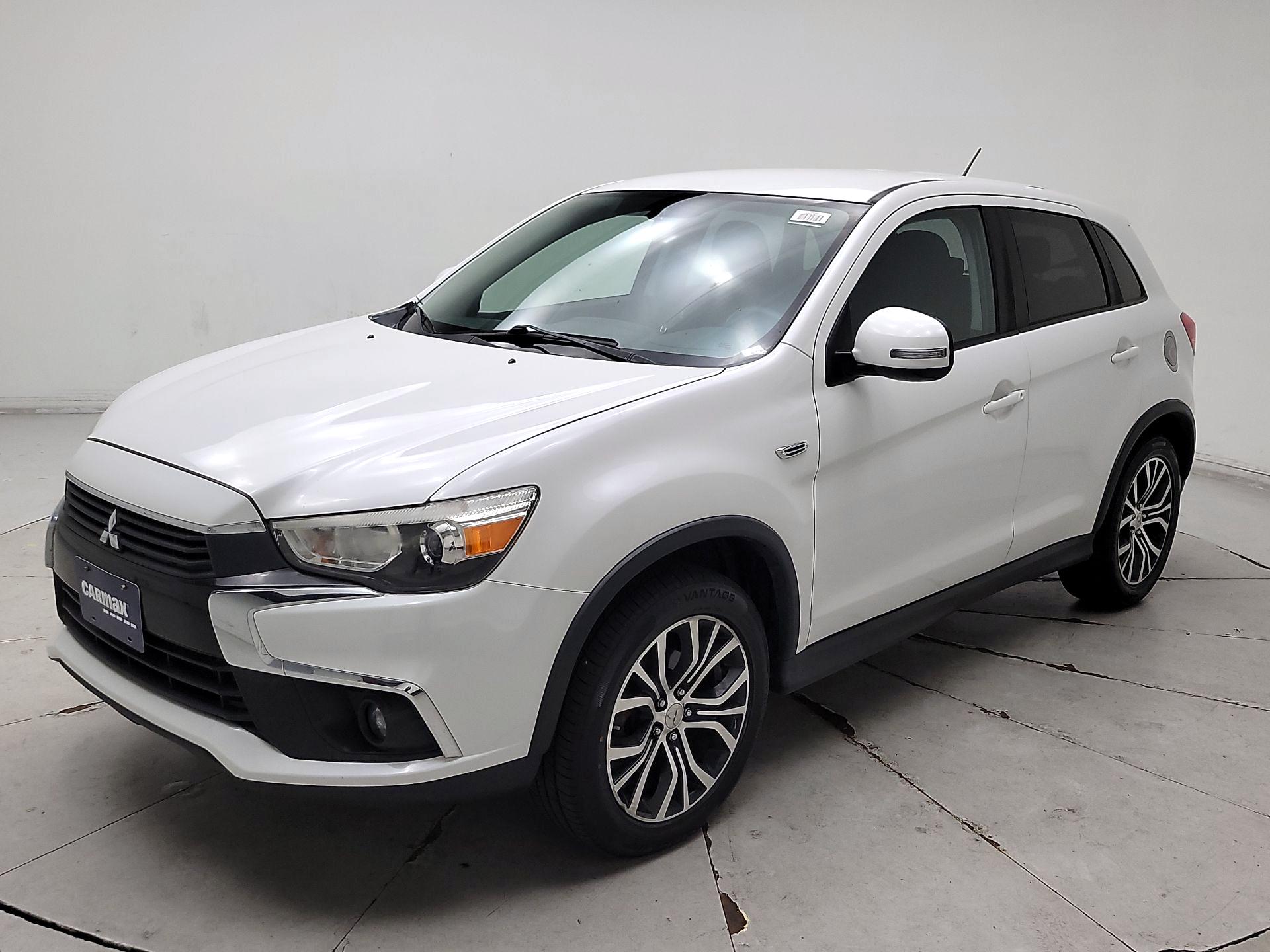Thumbnail: 2016 Mitsubishi Outlander Sport - 3
