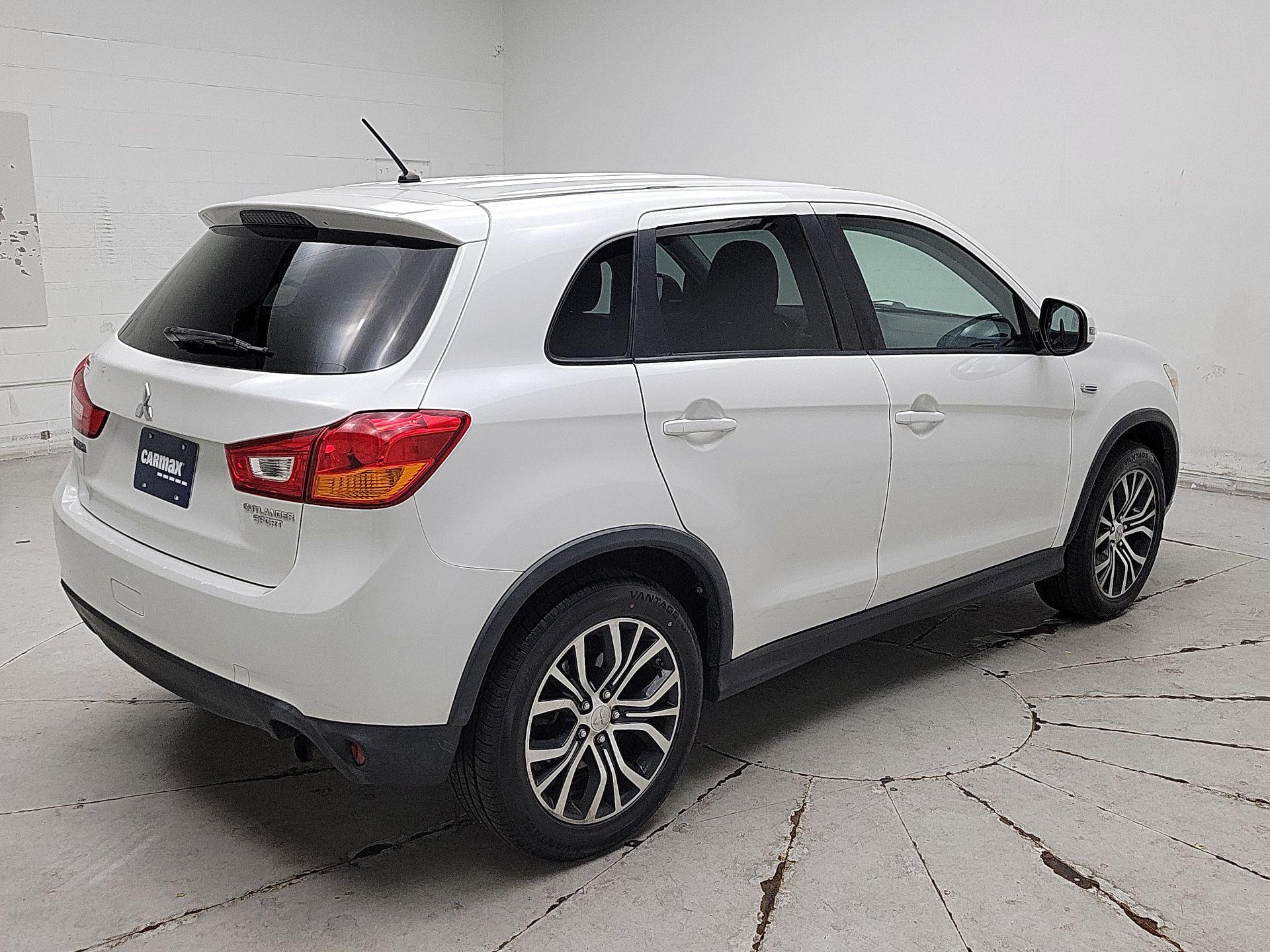 Thumbnail: 2016 Mitsubishi Outlander Sport - 5