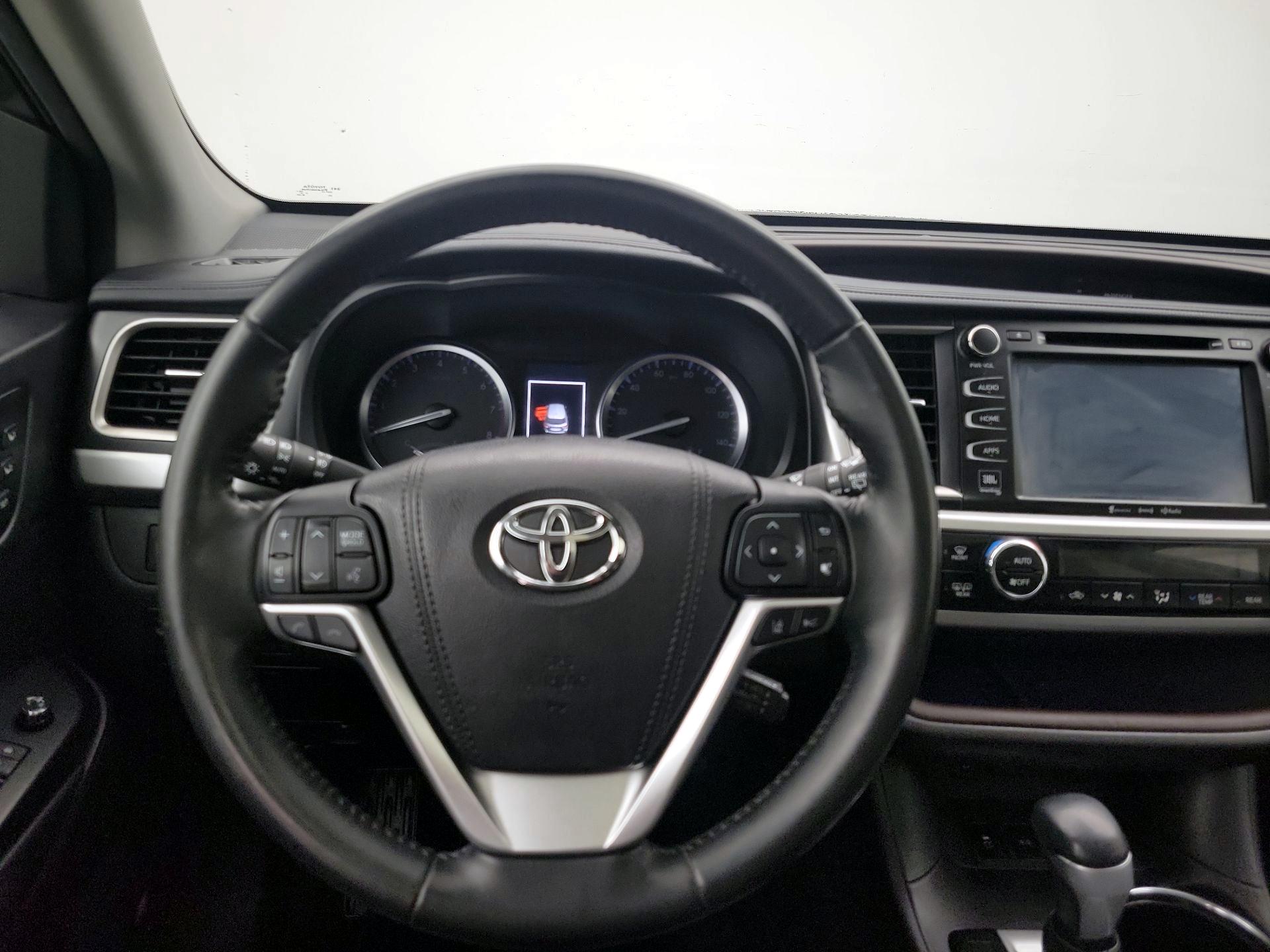 Thumbnail: 2017 Toyota Highlander - 10