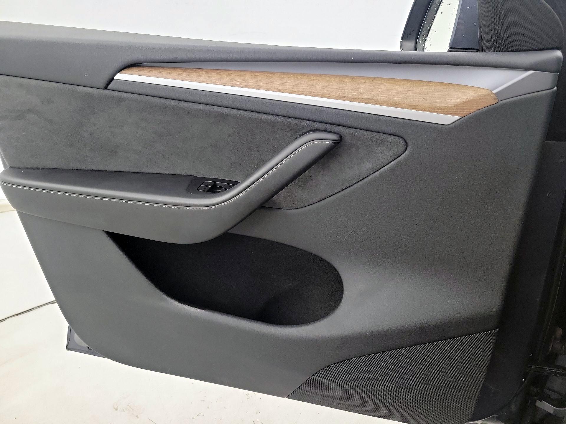 Thumbnail: 2023 Tesla Model Y - 12