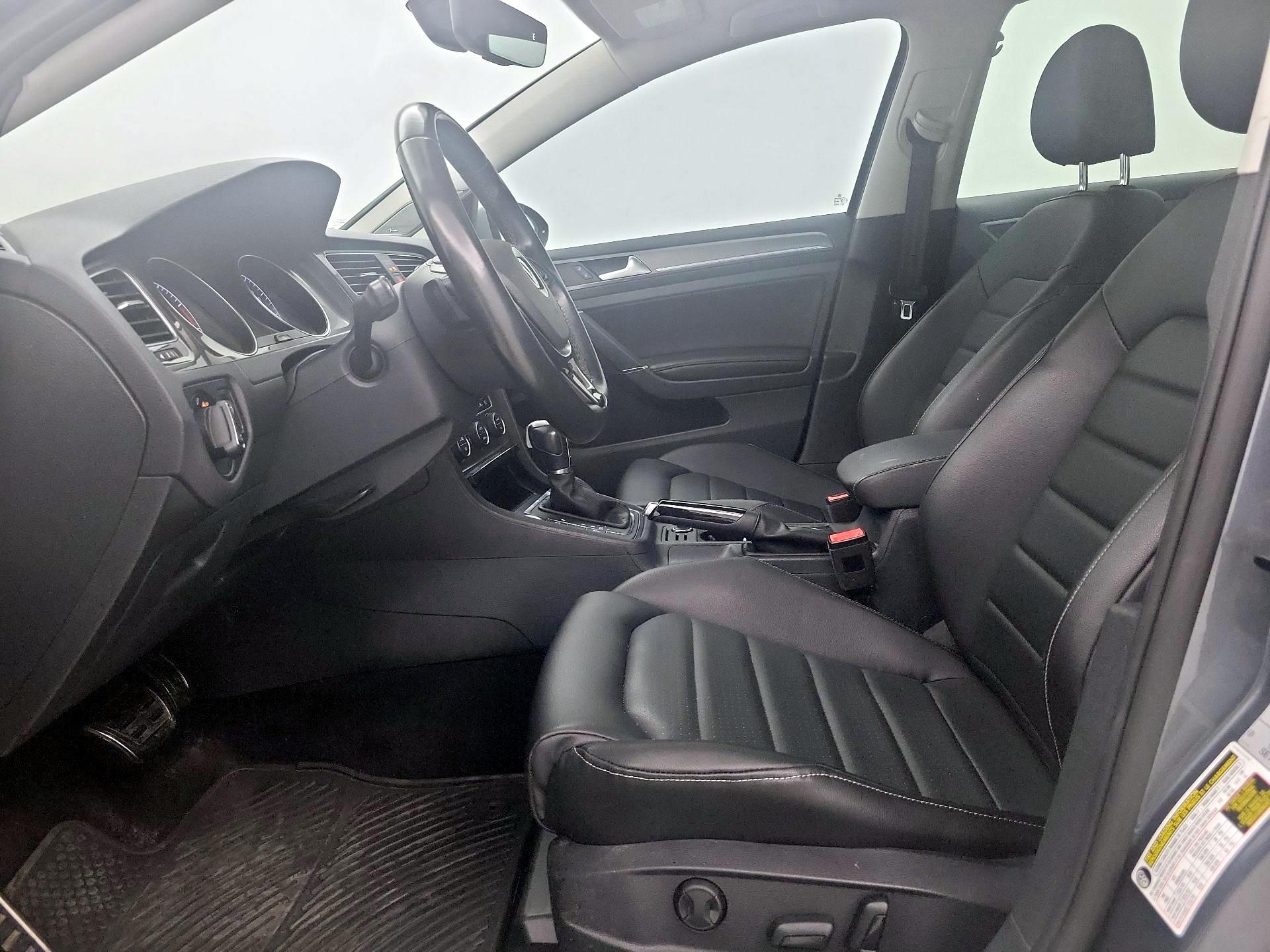 Thumbnail: 2017 Volkswagen Golf - 11