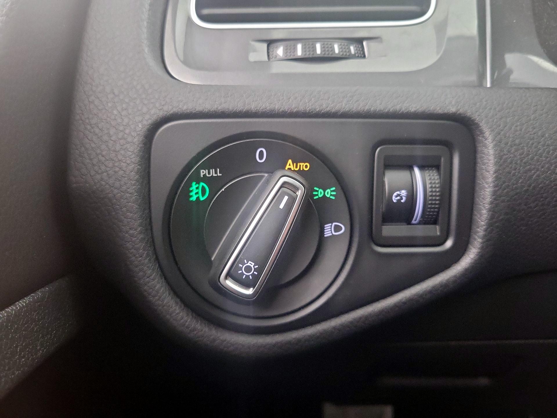 Thumbnail: 2017 Volkswagen Golf - 13