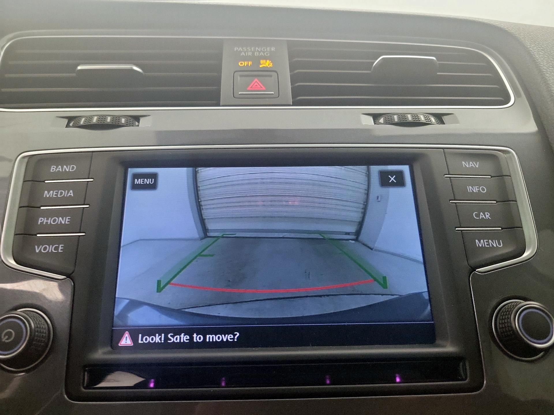 Thumbnail: 2017 Volkswagen Golf - 14