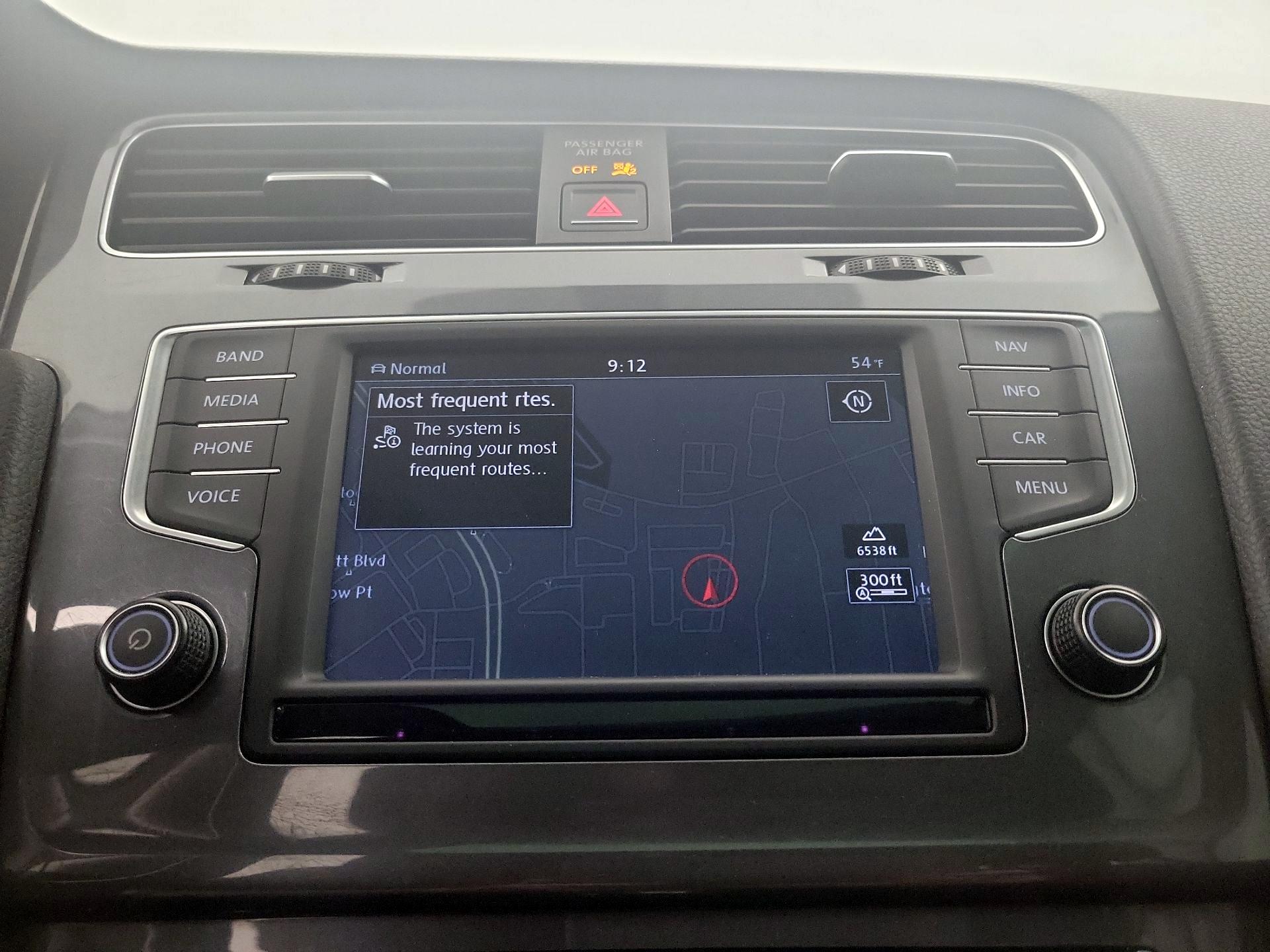 Thumbnail: 2017 Volkswagen Golf - 15