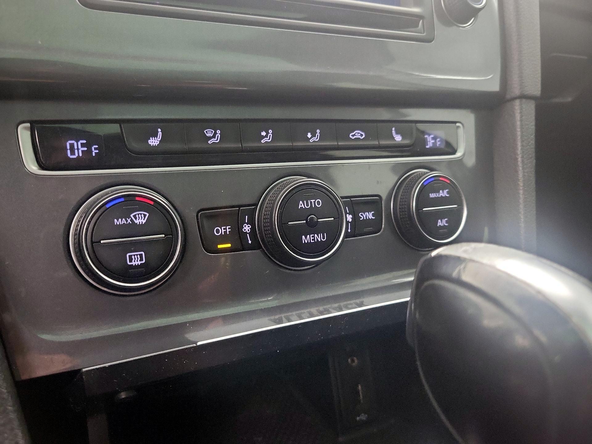 Thumbnail: 2017 Volkswagen Golf - 16