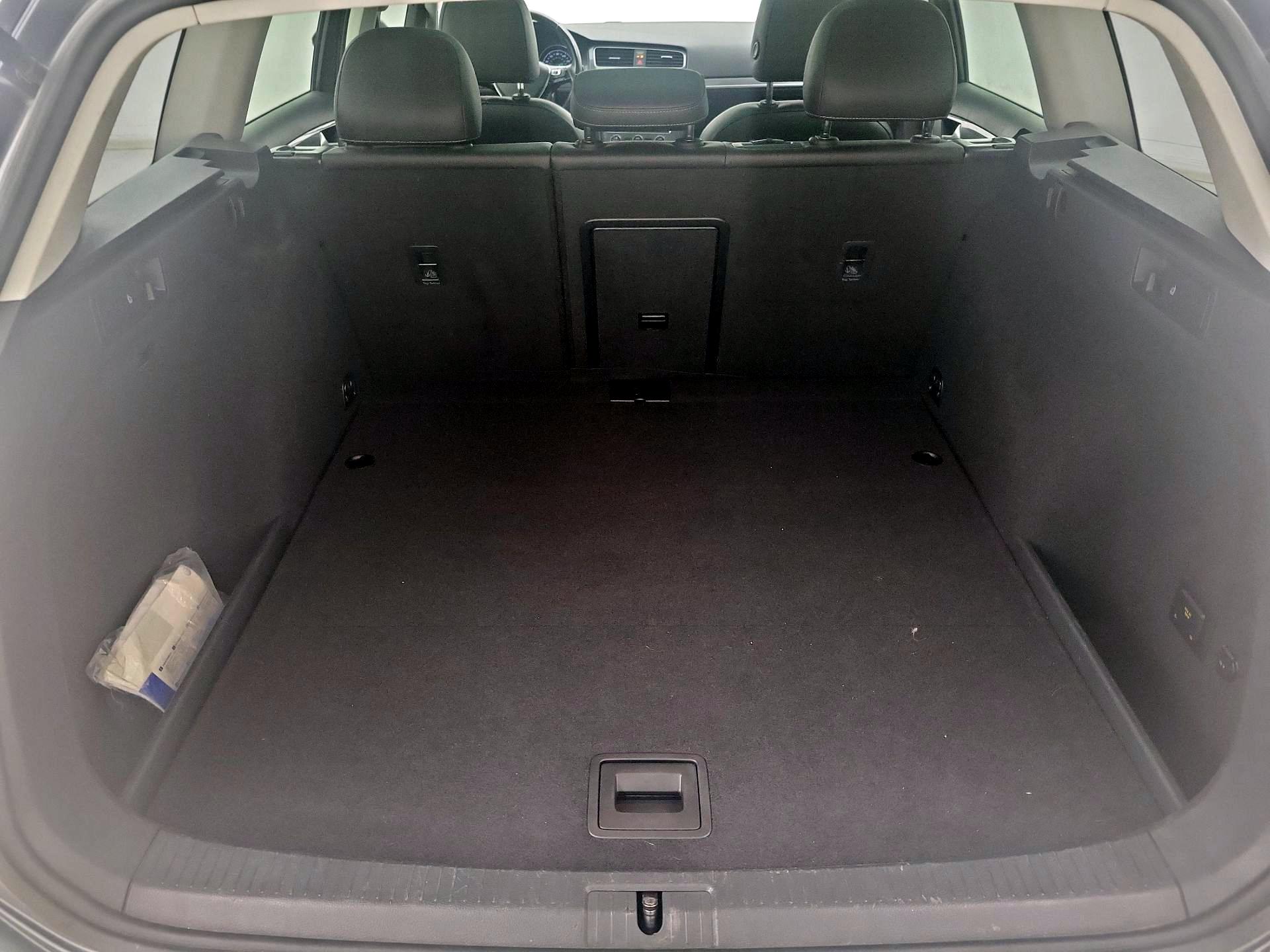 Thumbnail: 2017 Volkswagen Golf - 20