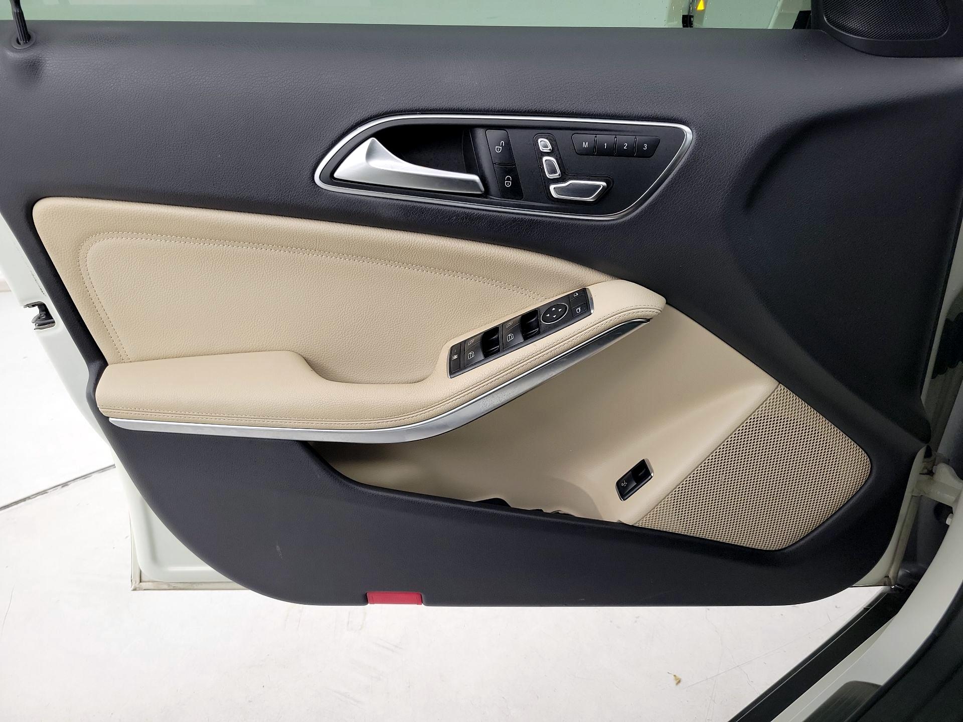 Thumbnail: 2018 Mercedes-Benz GLA - 12