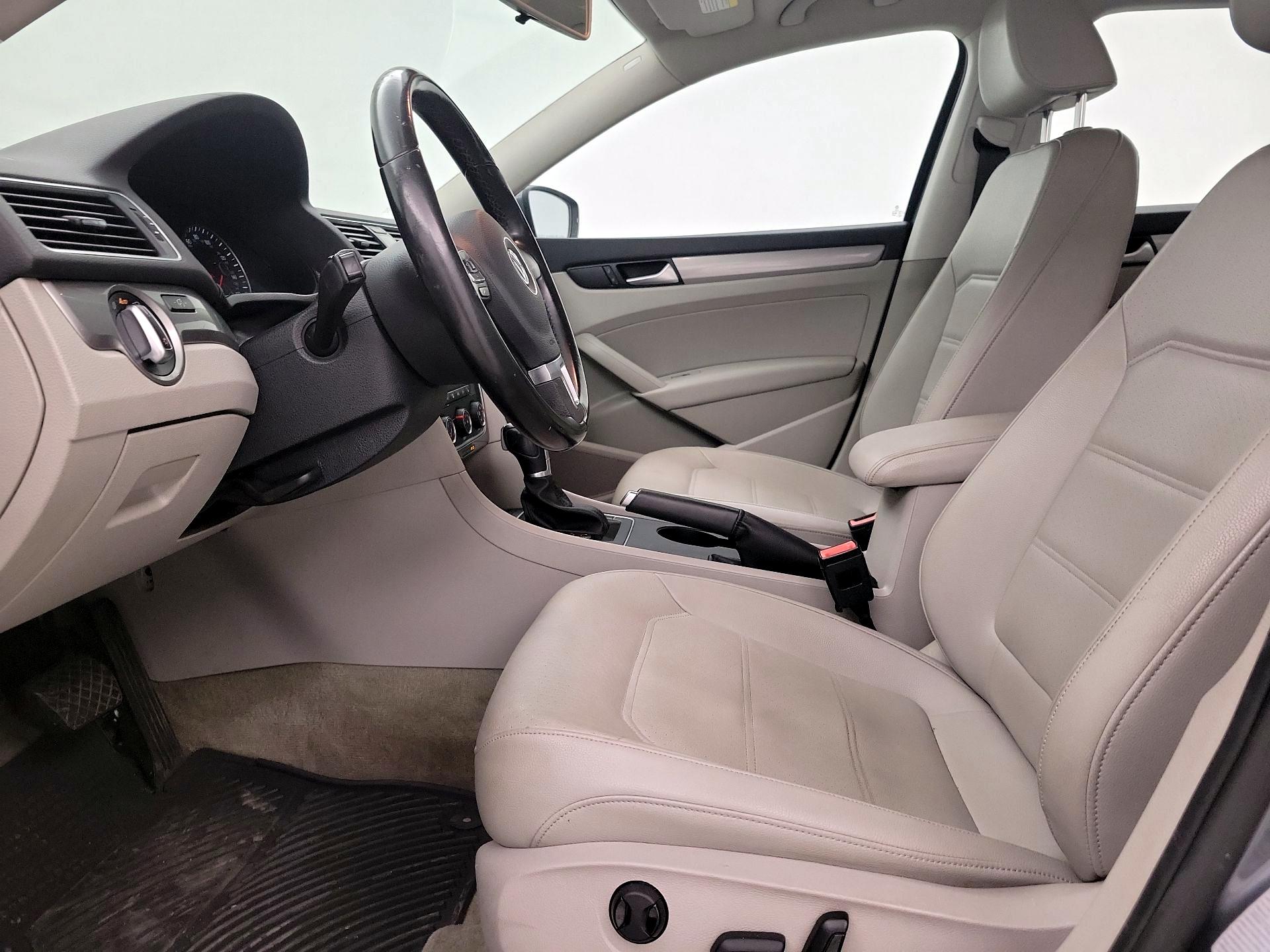 Thumbnail: 2015 Volkswagen Passat - 11