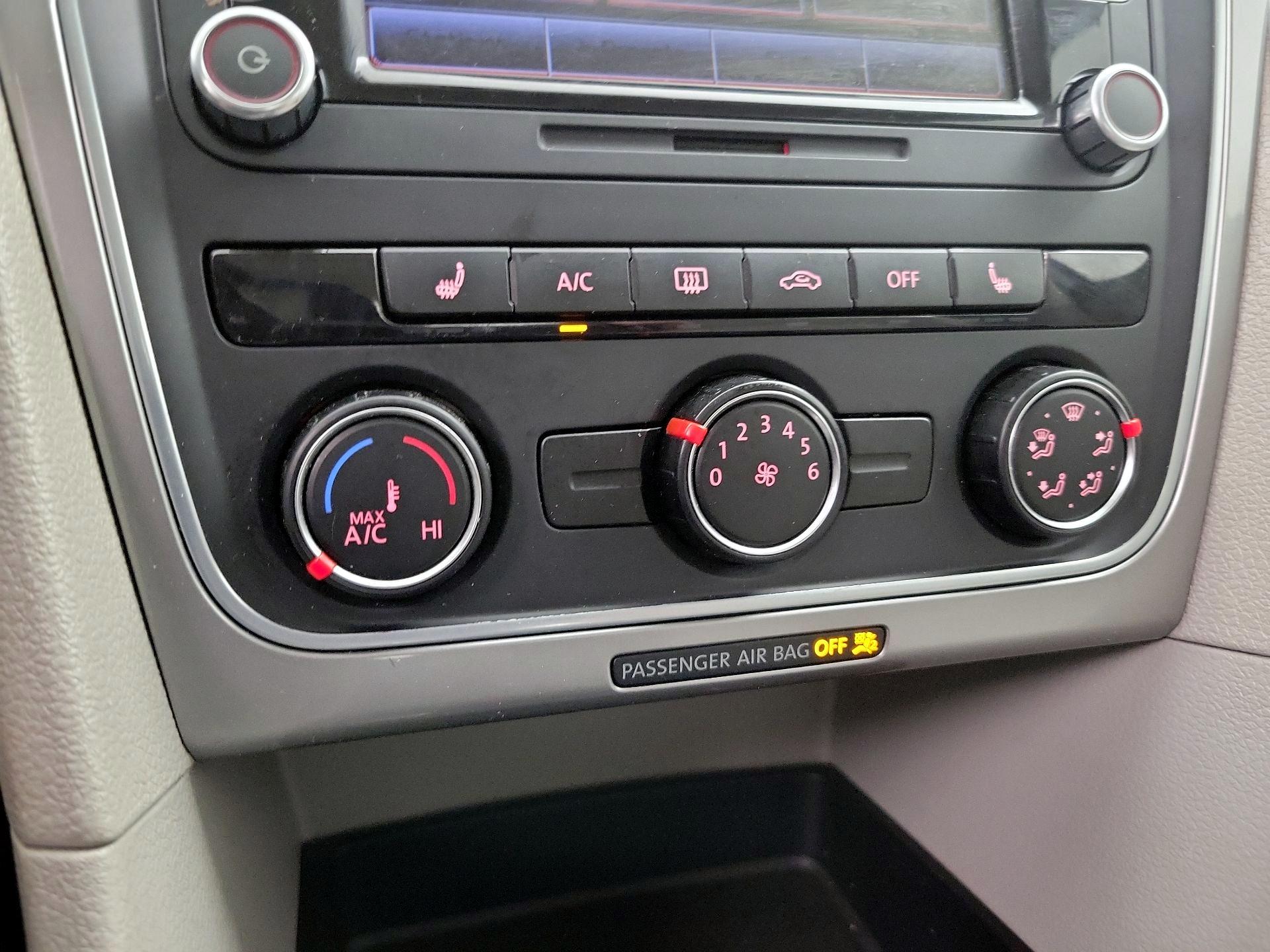 Thumbnail: 2015 Volkswagen Passat - 16