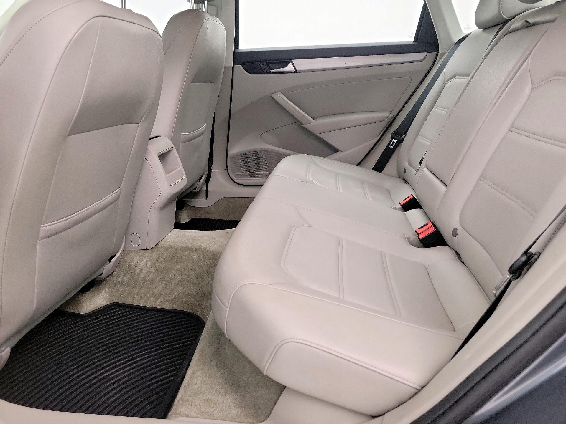 Thumbnail: 2015 Volkswagen Passat - 19