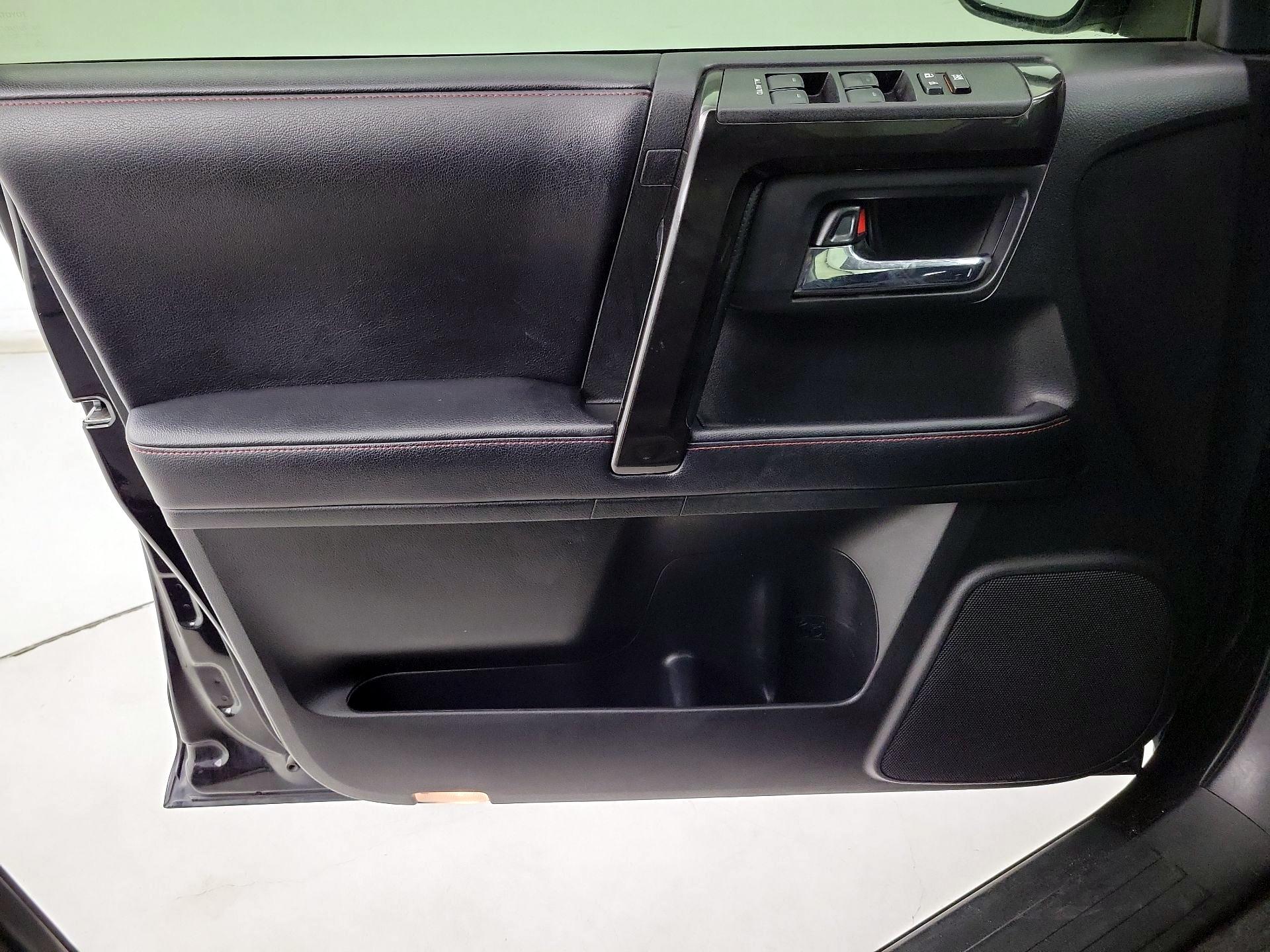 Thumbnail: 2019 Toyota 4Runner - 12