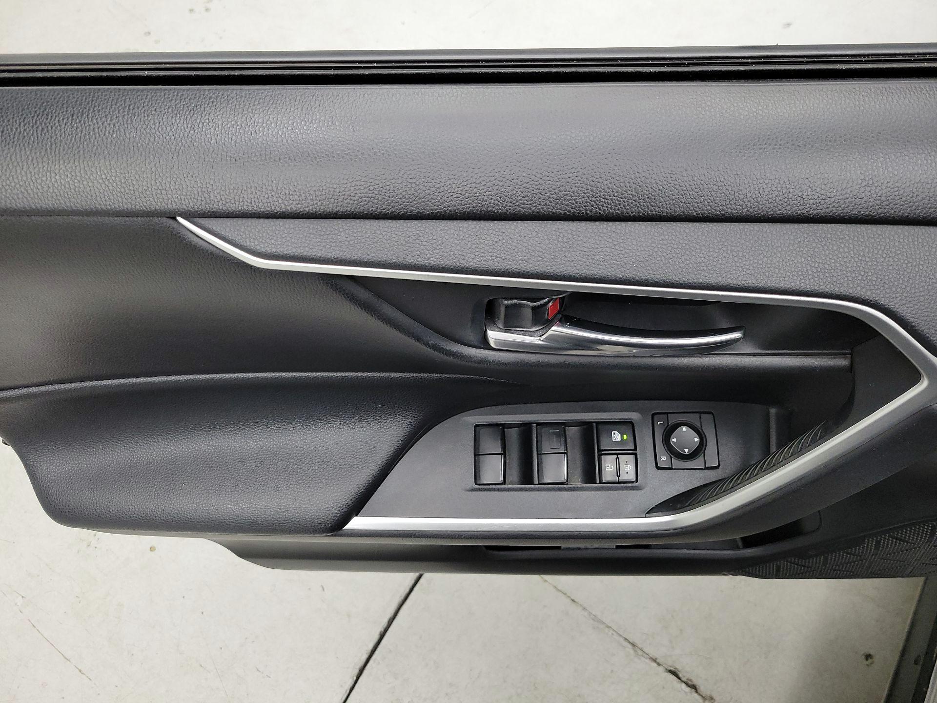 Thumbnail: 2020 Toyota RAV4 - 10