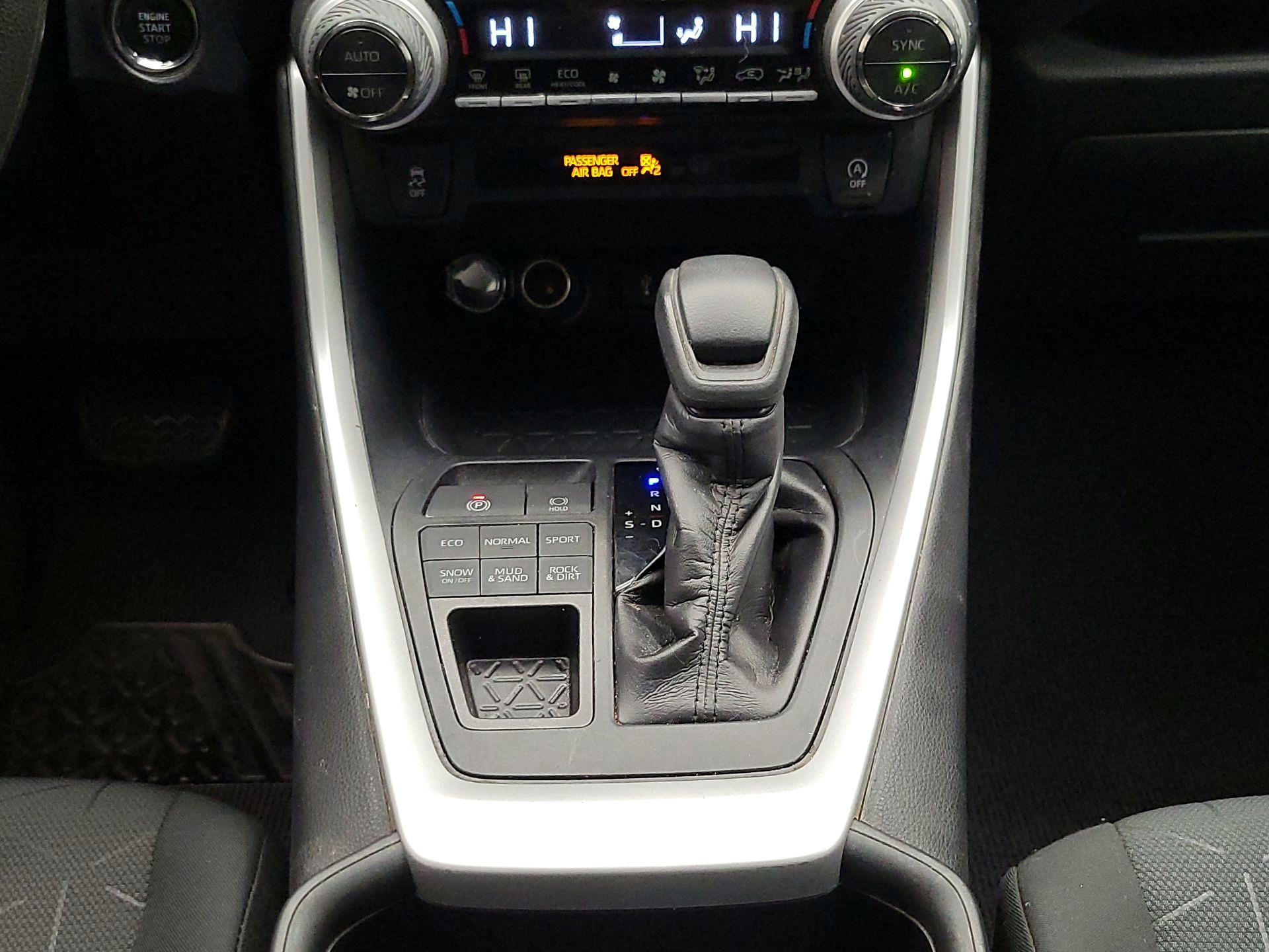Thumbnail: 2020 Toyota RAV4 - 16