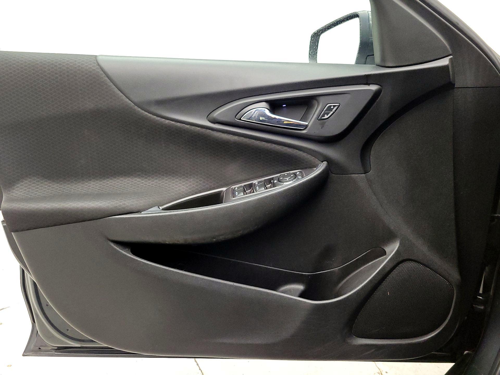 Thumbnail: 2016 Chevrolet Malibu - 12