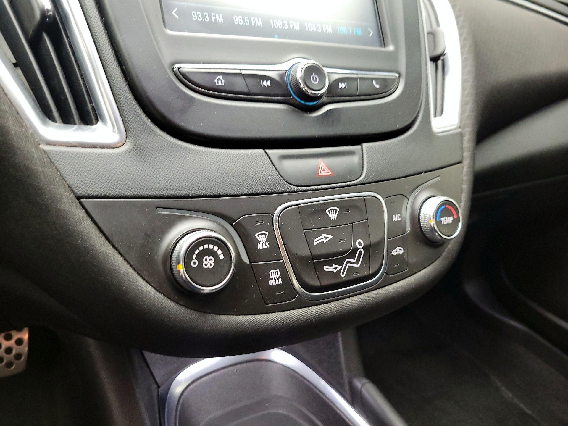 Thumbnail: 2016 Chevrolet Malibu - 16