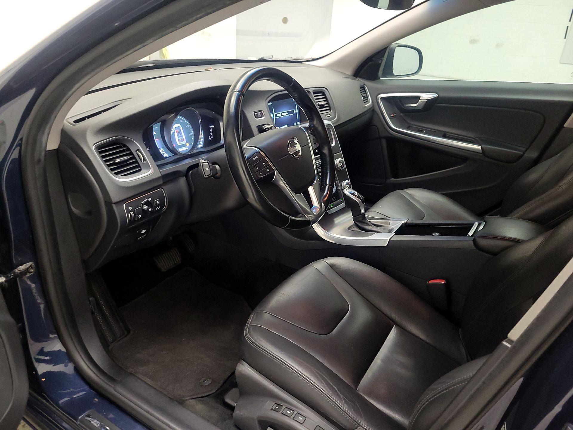 Thumbnail: 2015 Volvo V60 - 9